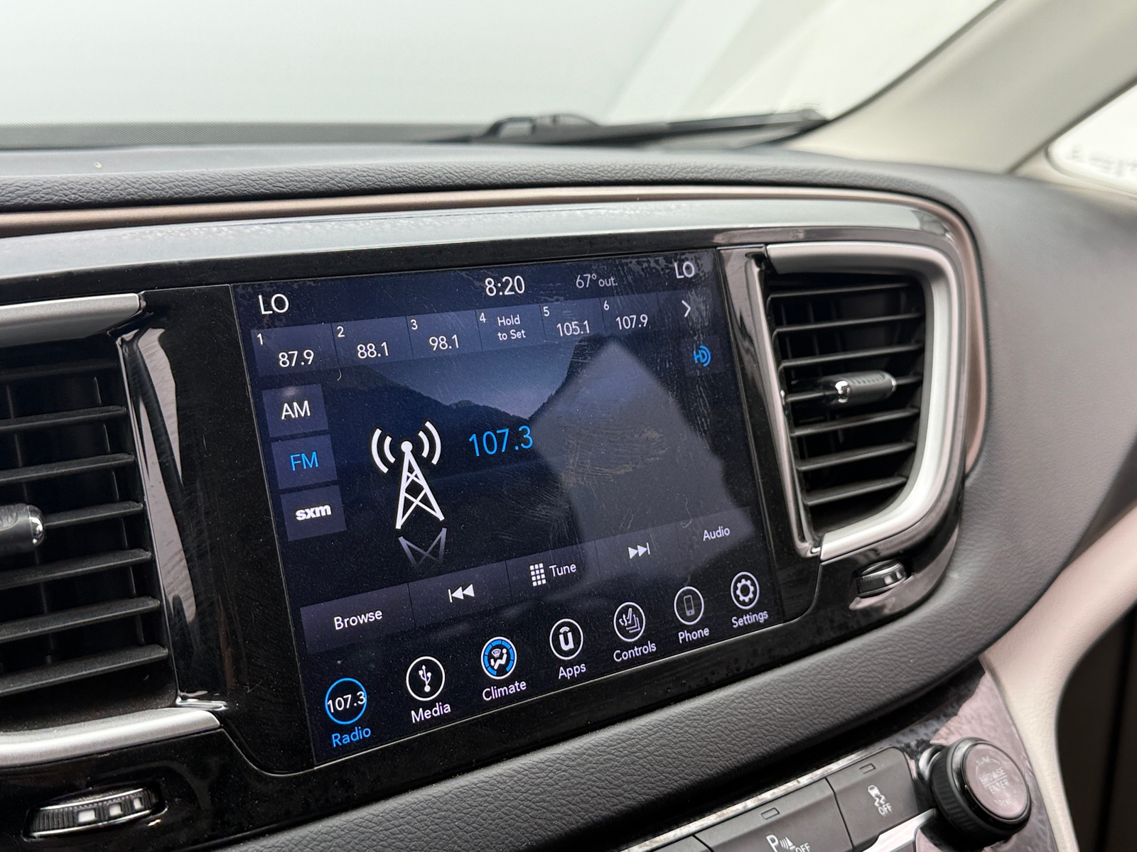 Thumbnail: 2018 Chrysler Pacifica - 3