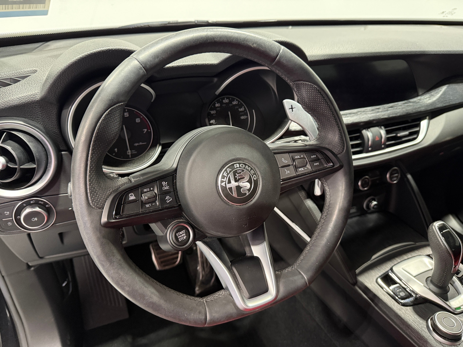 Thumbnail: 2022 Alfa Romeo Stelvio - 4