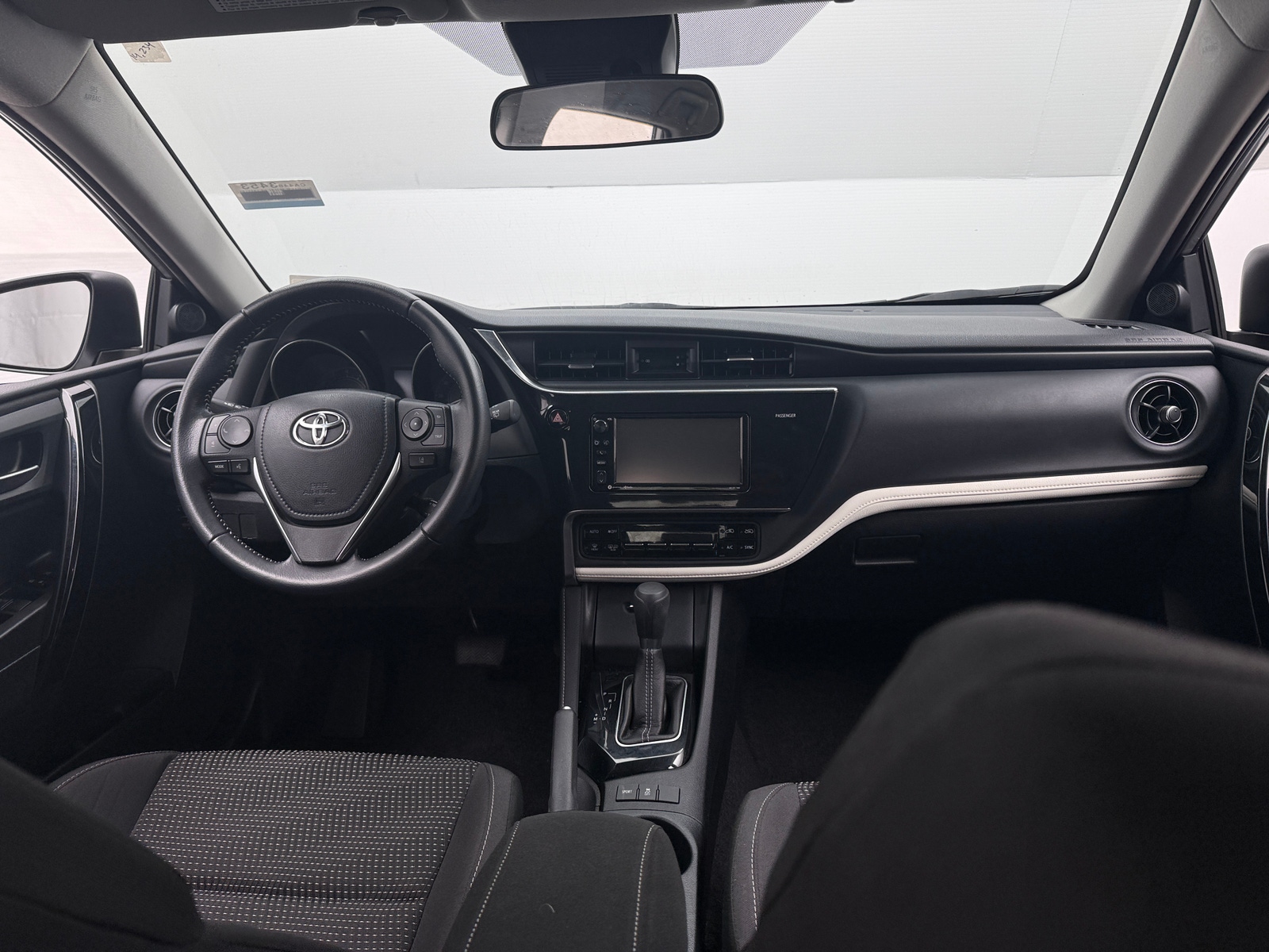 Thumbnail: 2018 Toyota Corolla iM - 3