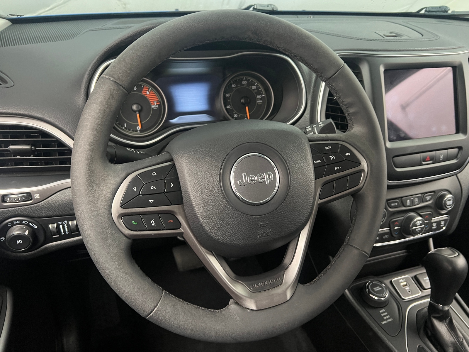 Thumbnail: 2022 Jeep Cherokee - 4