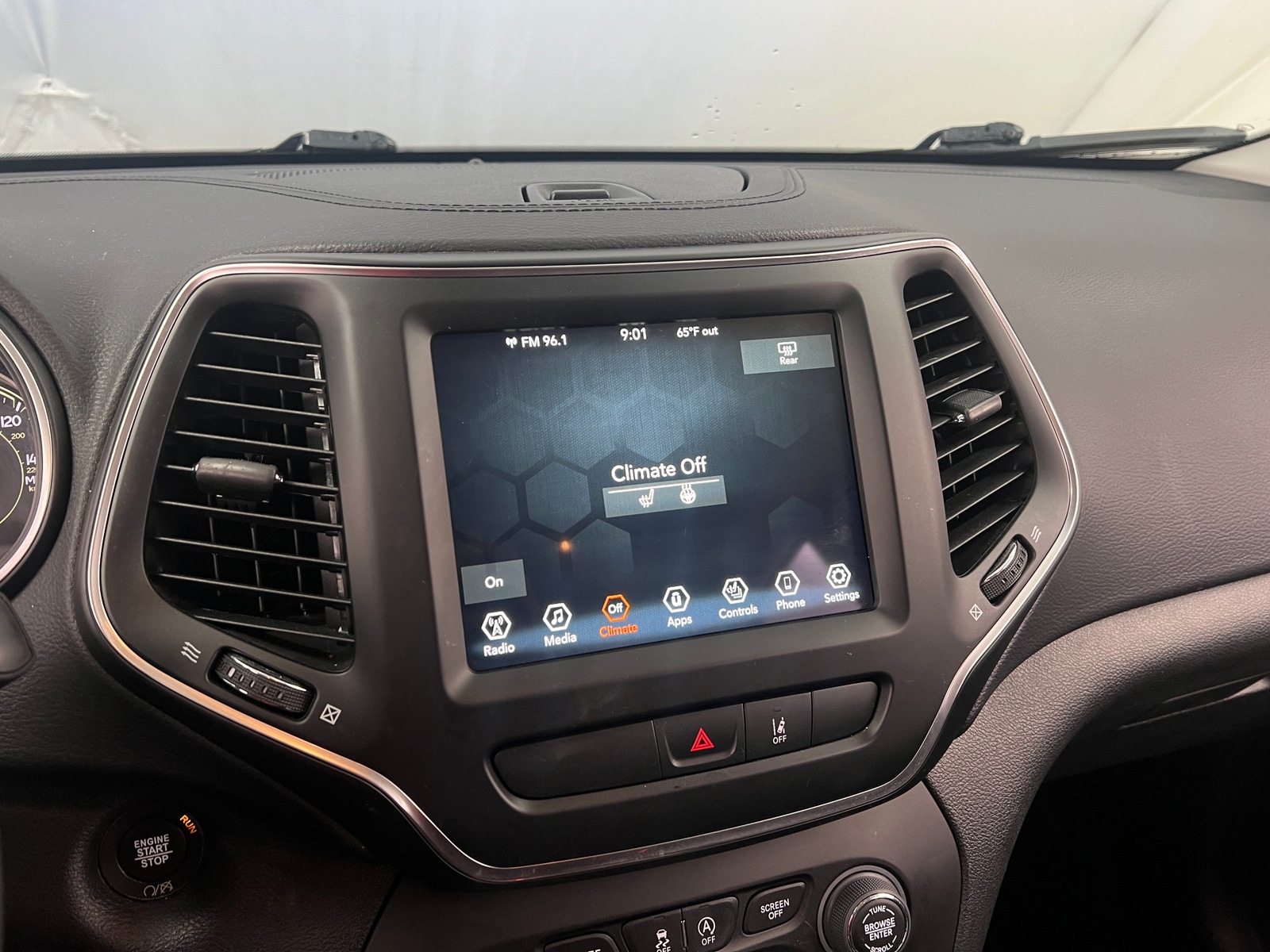 Thumbnail: 2022 Jeep Cherokee - 3