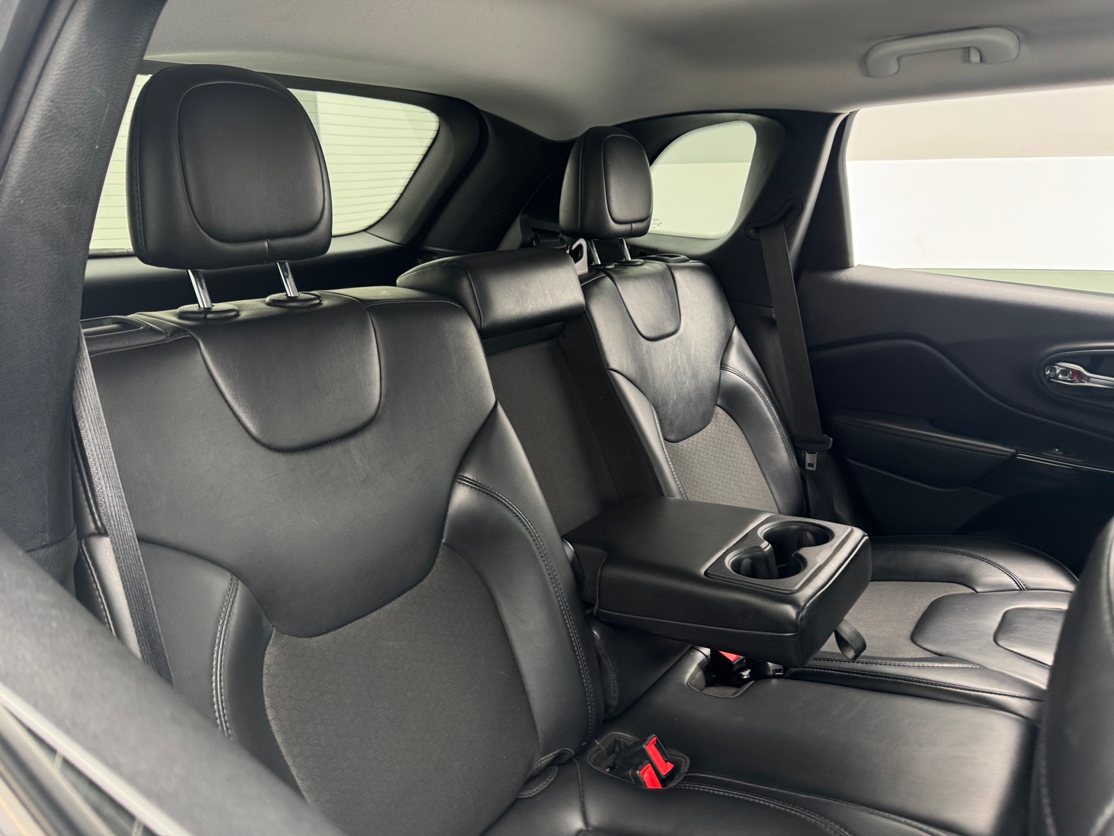 Thumbnail: 2020 Jeep Cherokee - 6