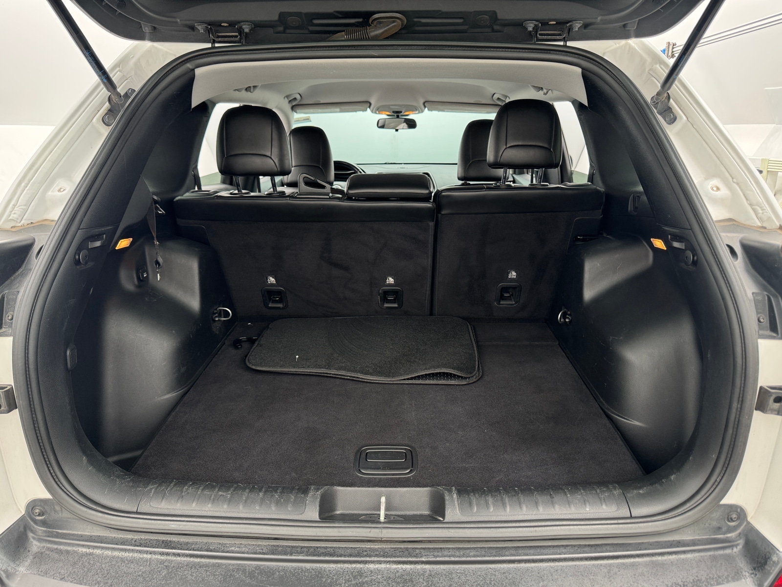 Thumbnail: 2020 Jeep Cherokee - 7