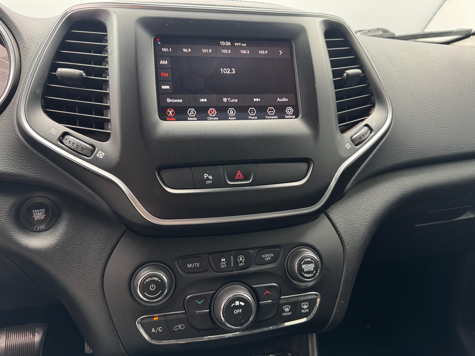 Thumbnail: 2020 Jeep Cherokee - 4