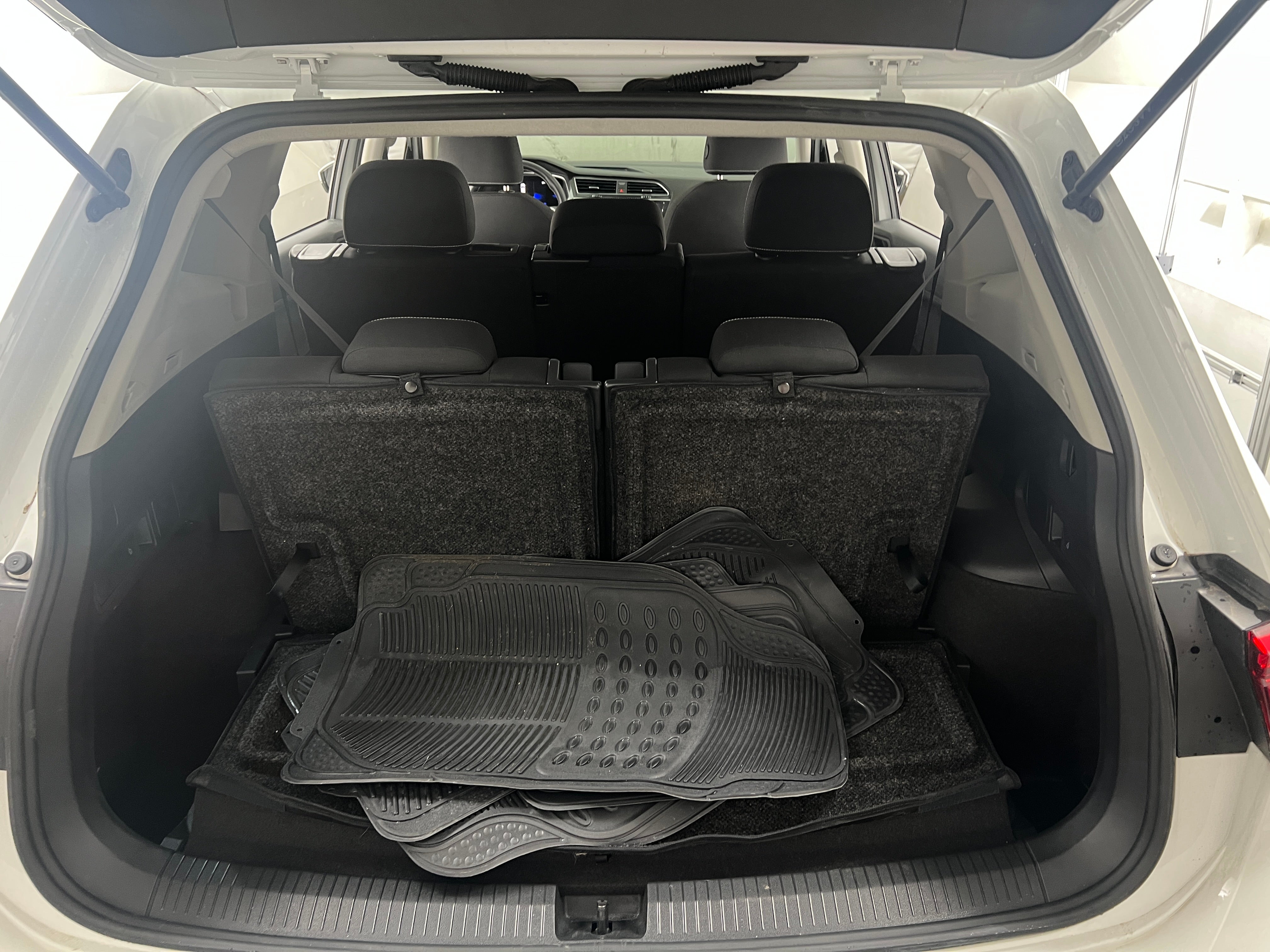 2024 Volkswagen Tiguan - Image 1