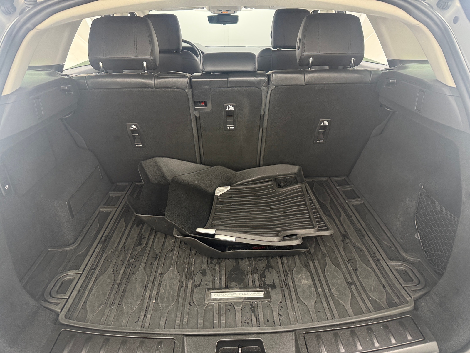 Thumbnail: 2020 Land Rover Range Rover Evoque - 6