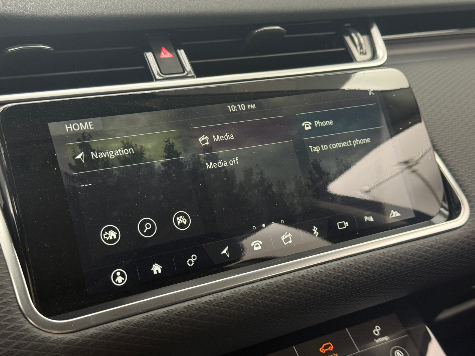 Thumbnail: 2020 Land Rover Range Rover Evoque - 3