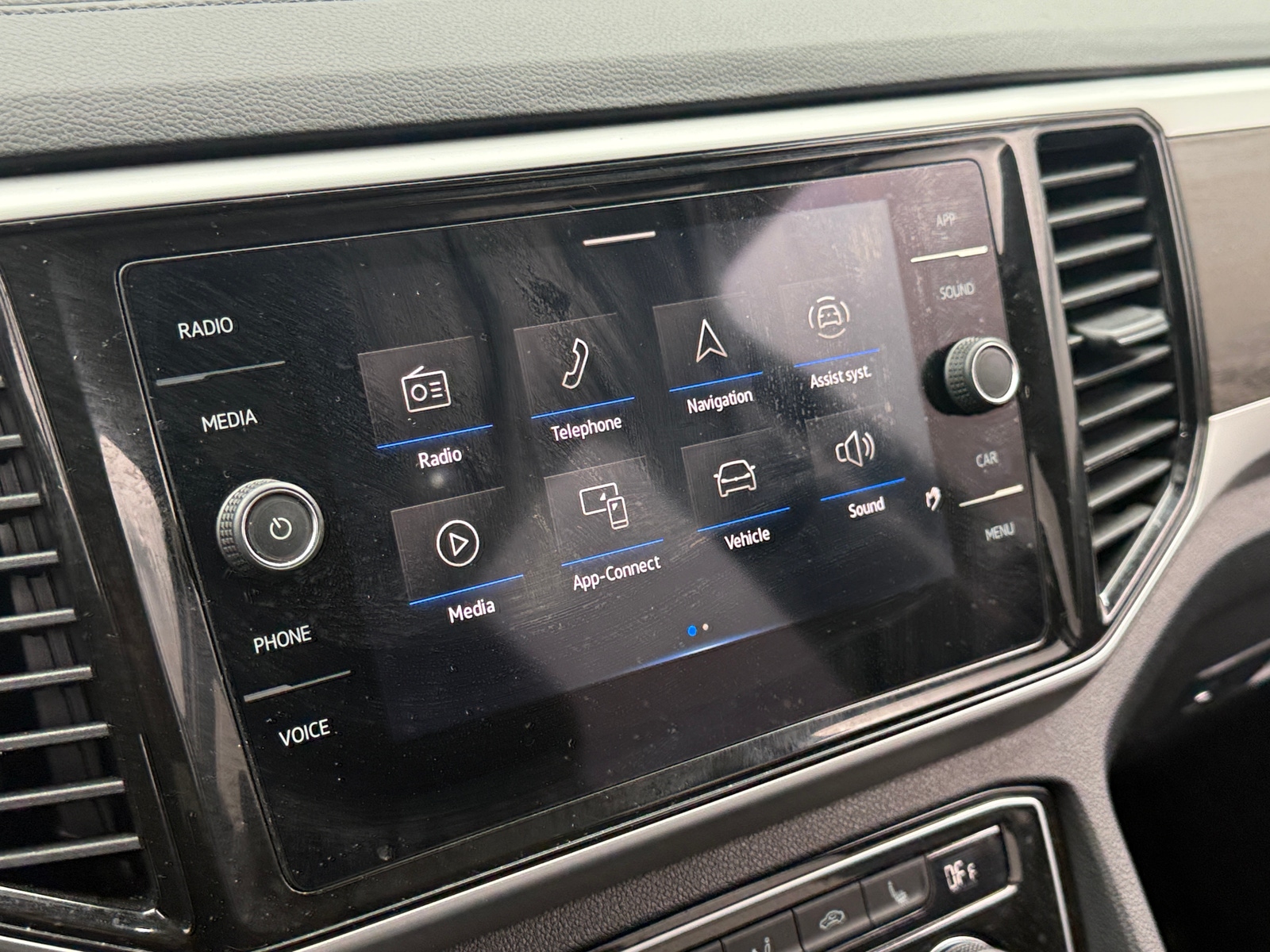 Thumbnail: 2022 Volkswagen Atlas - 3