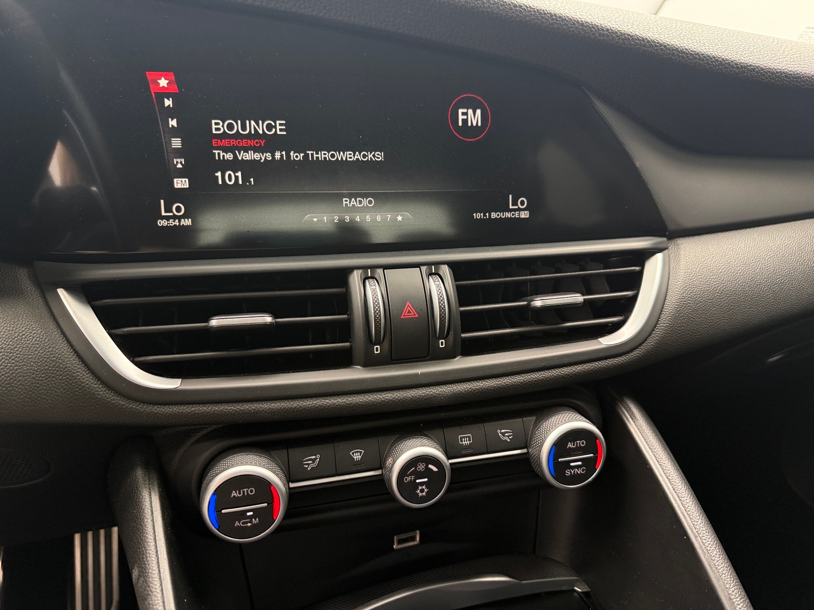 Thumbnail: 2017 Alfa Romeo Giulia - 3