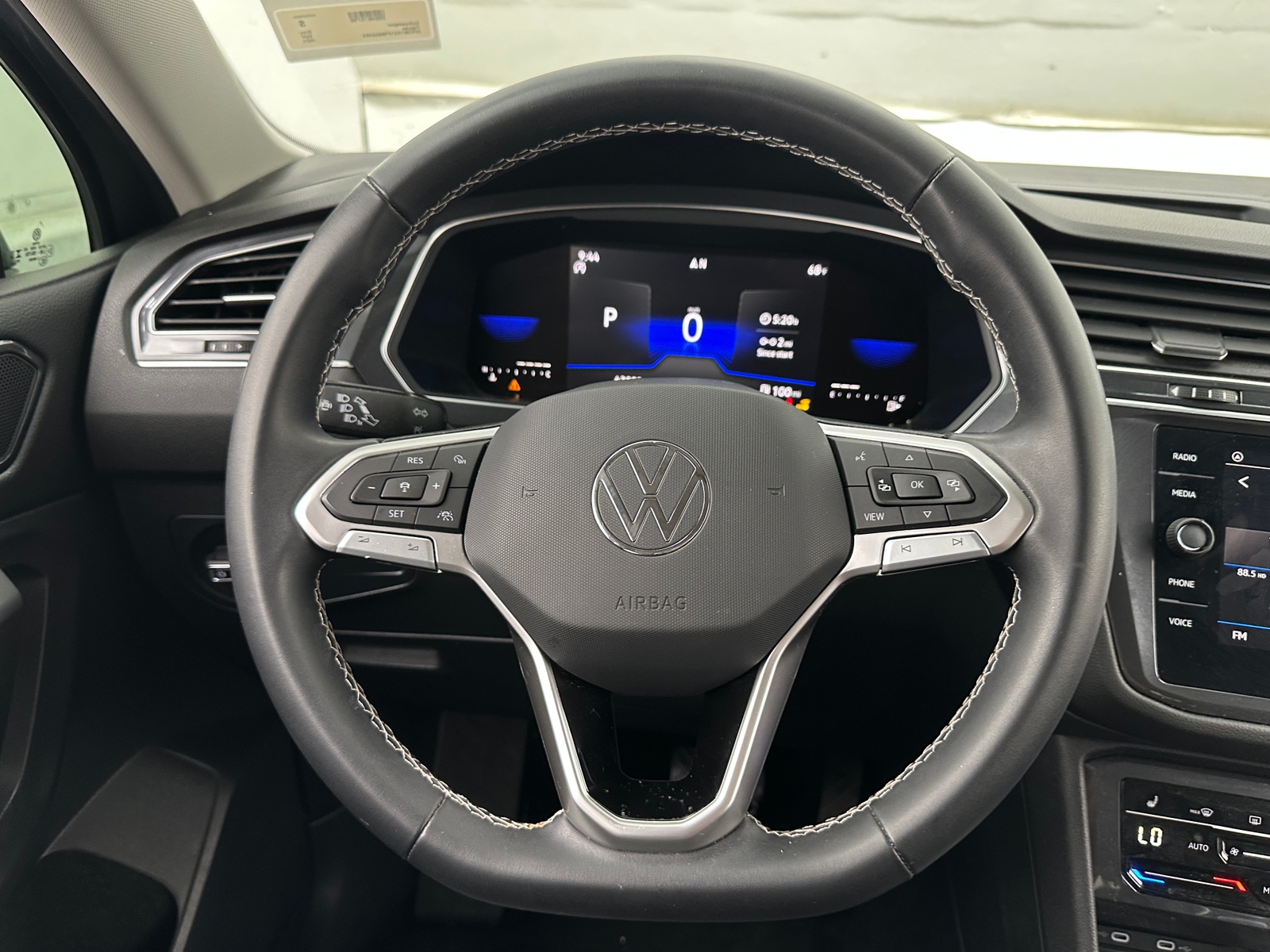 Thumbnail: 2023 Volkswagen Tiguan - 4