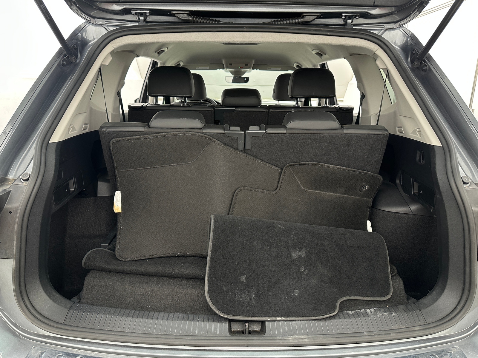 Thumbnail: 2023 Volkswagen Tiguan - 6