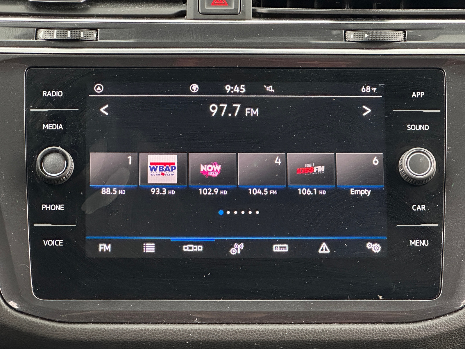 Thumbnail: 2023 Volkswagen Tiguan - 3