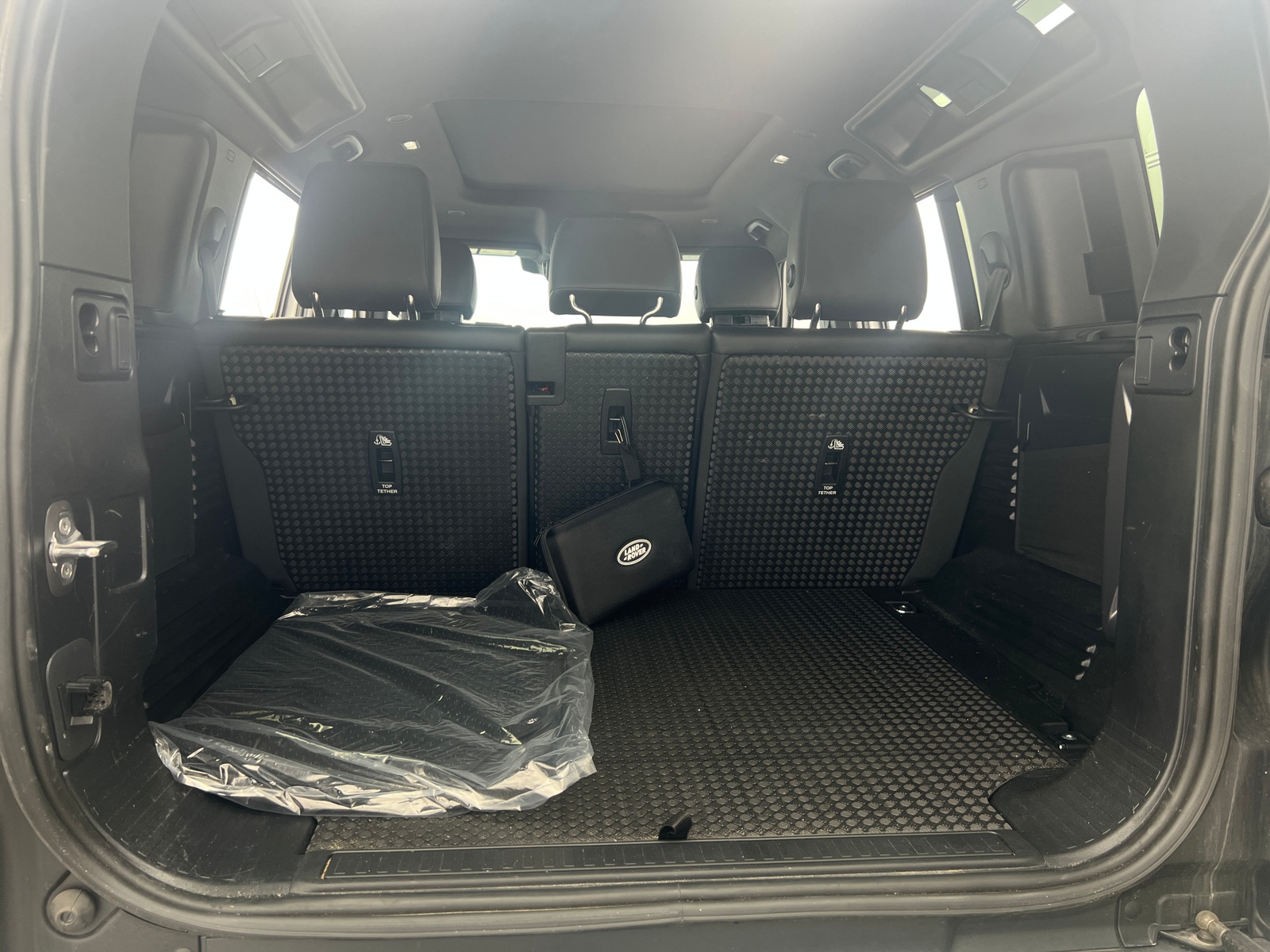 Thumbnail: 2024 Land Rover Defender - 6