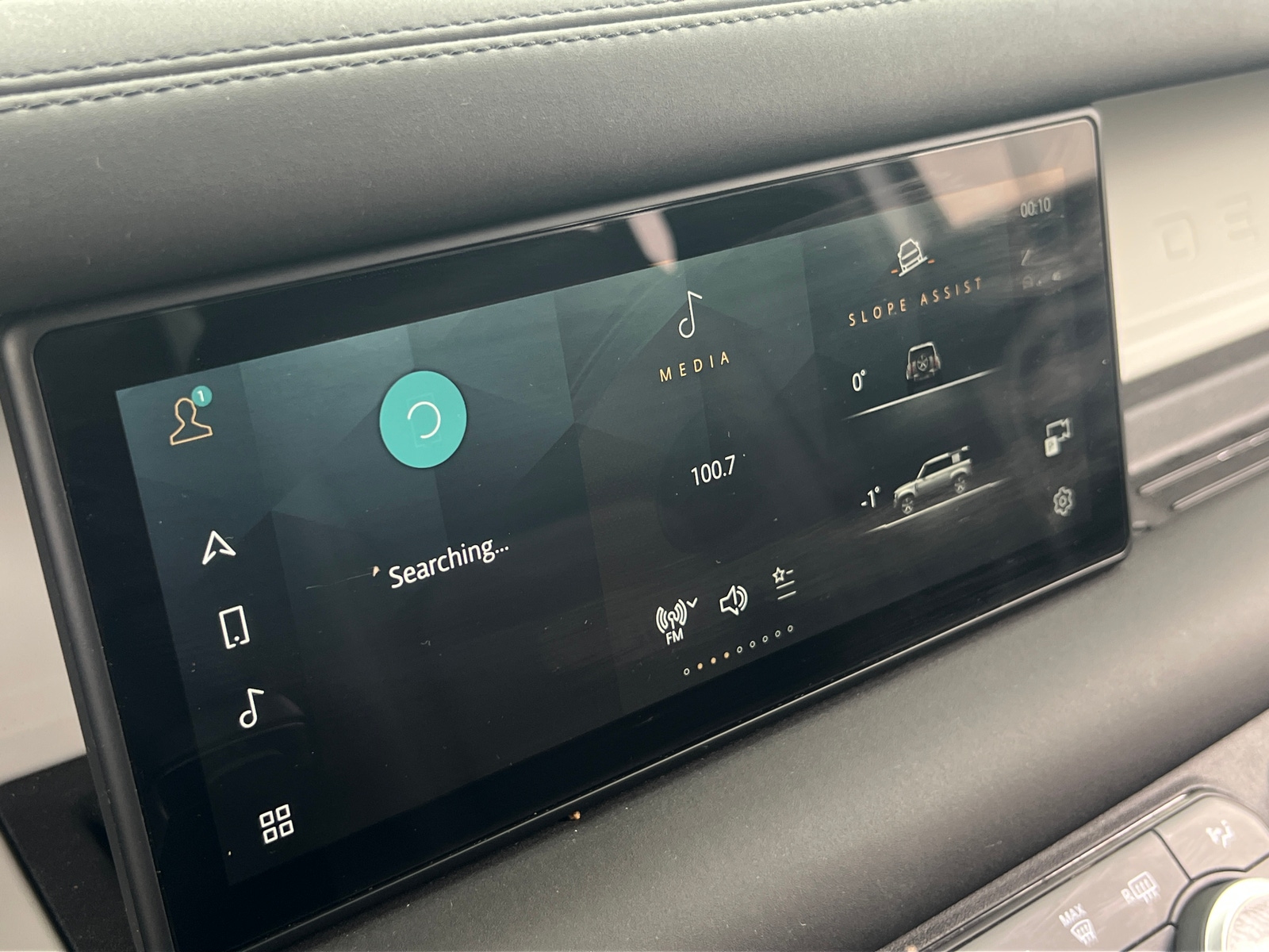 Thumbnail: 2024 Land Rover Defender - 3