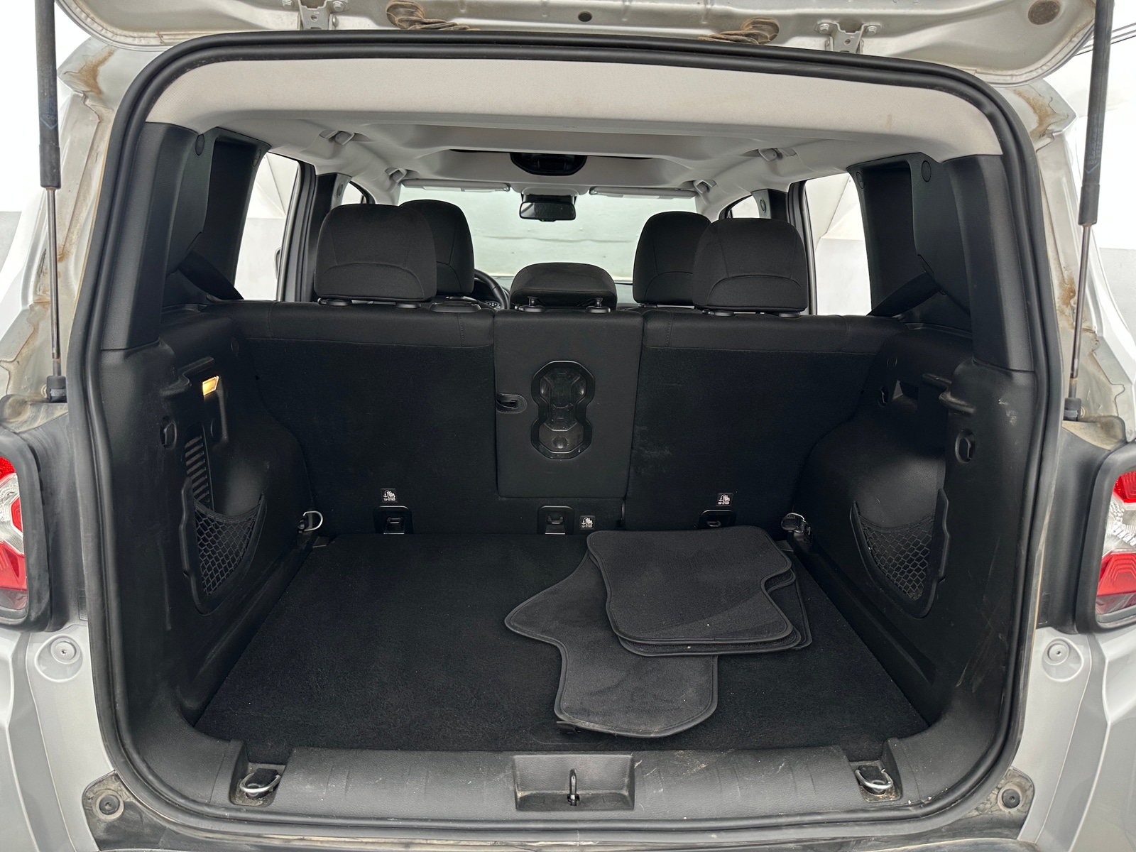 Thumbnail: 2018 Jeep Renegade - 7