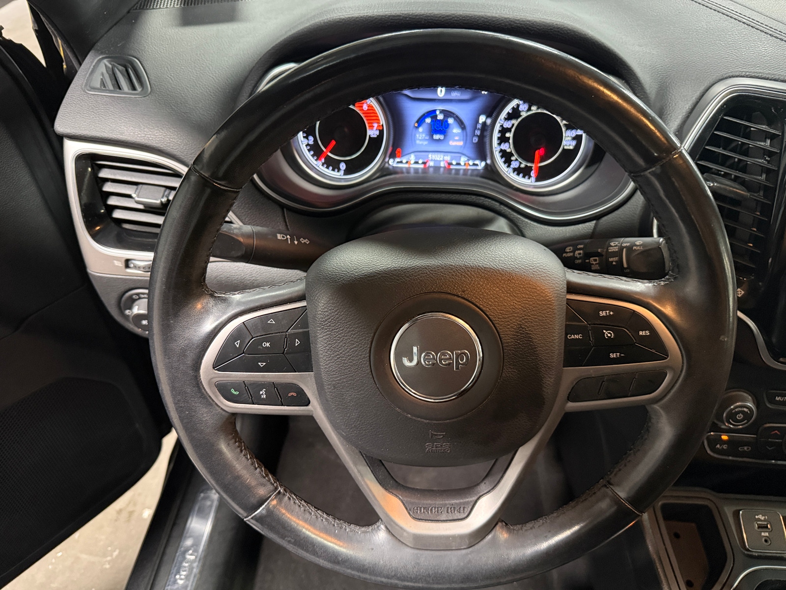 Thumbnail: 2020 Jeep Cherokee - 4