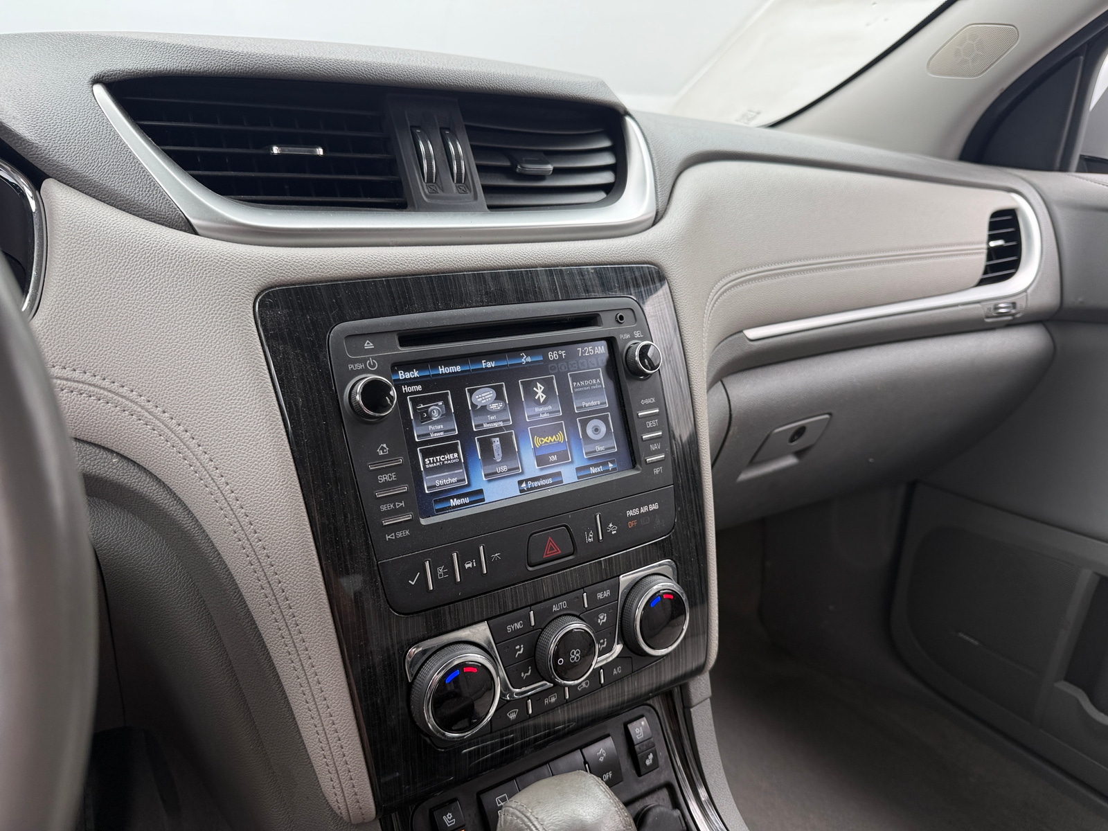 Thumbnail: 2017 Chevrolet Traverse - 3