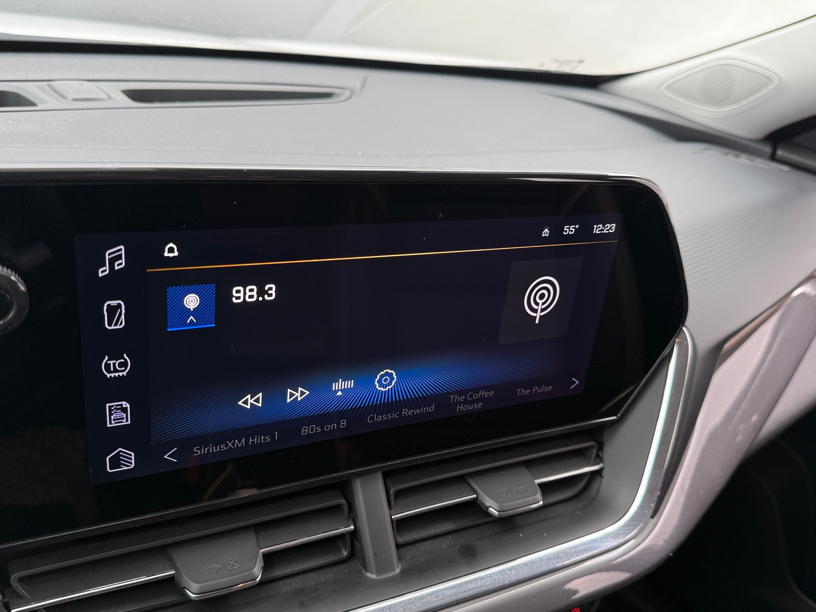 Thumbnail: 2025 Chevrolet Trax - 3