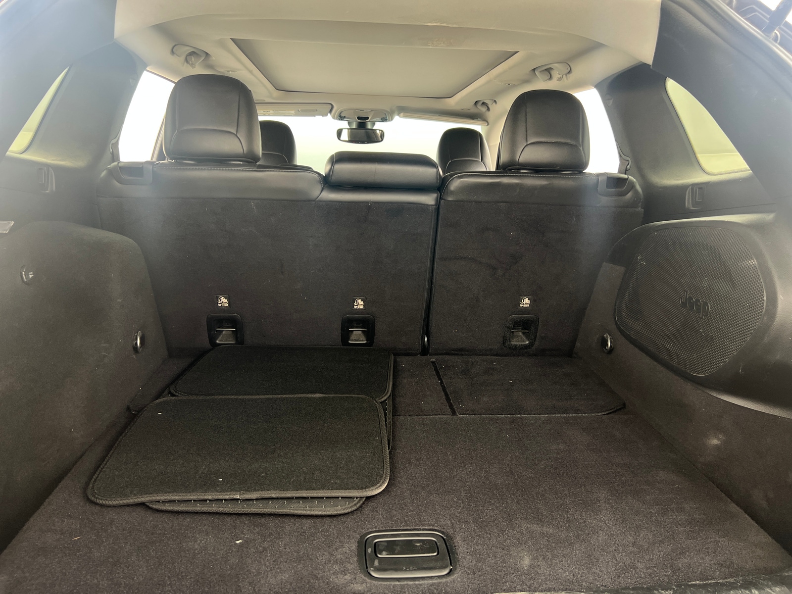 Thumbnail: 2019 Jeep Cherokee - 6