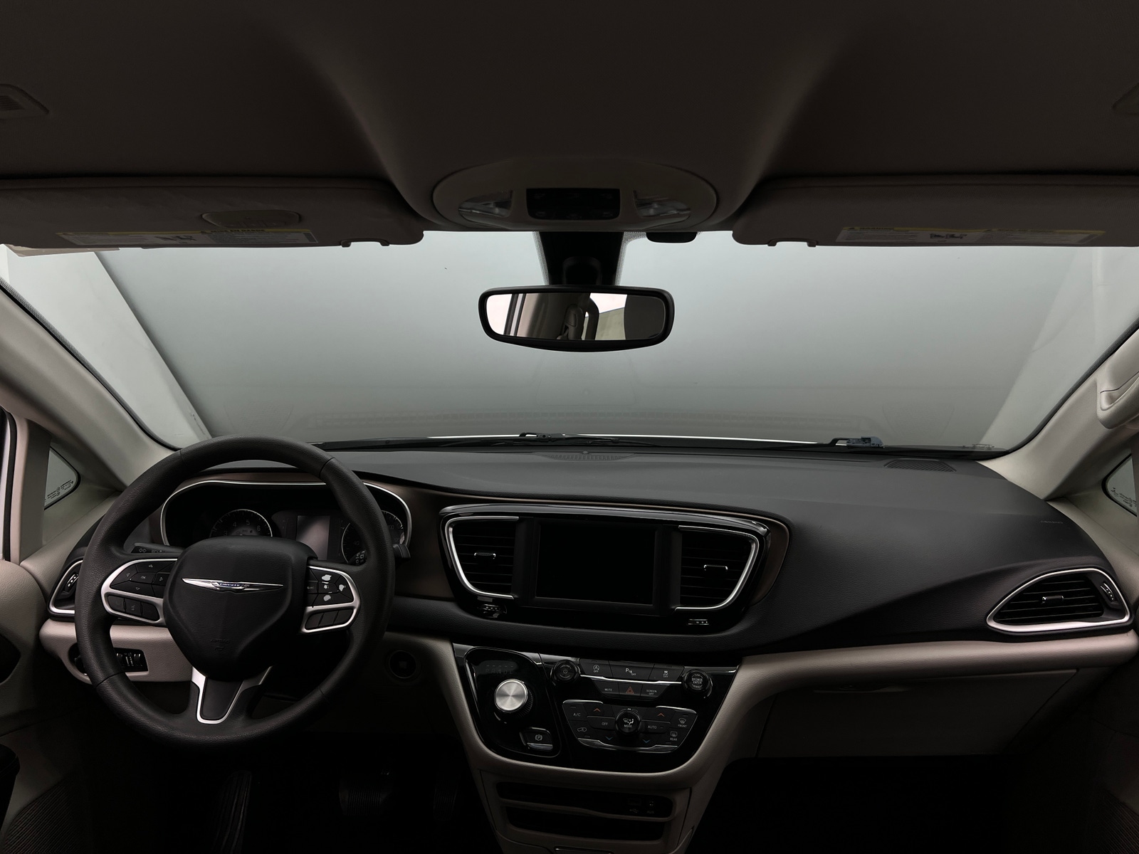 Thumbnail: 2018 Chrysler Pacifica - 3