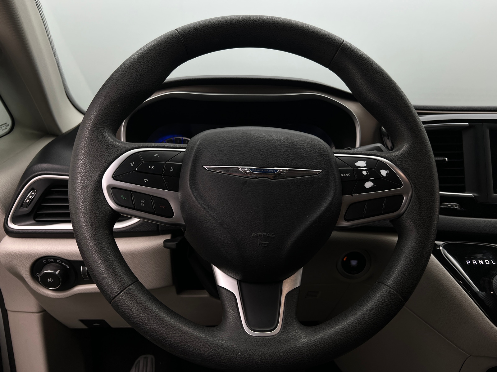 Thumbnail: 2018 Chrysler Pacifica - 5