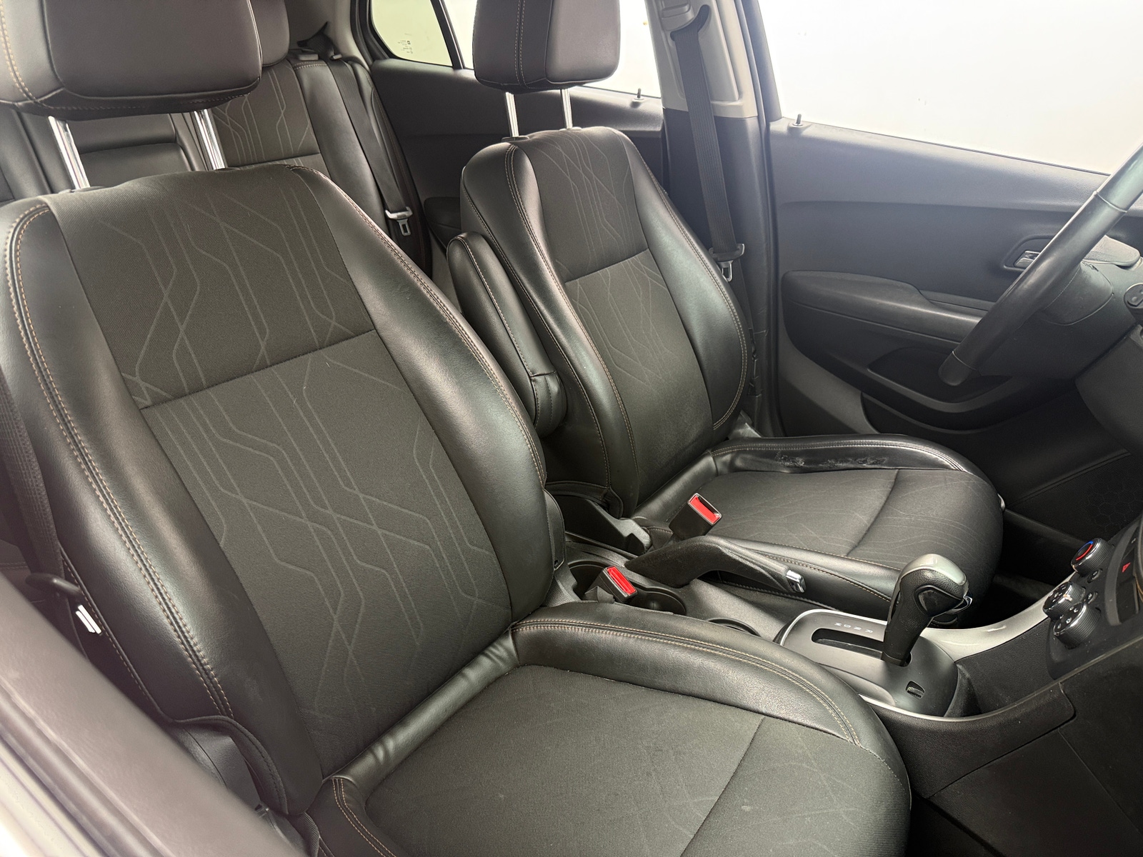 Thumbnail: 2017 Chevrolet Trax - 2