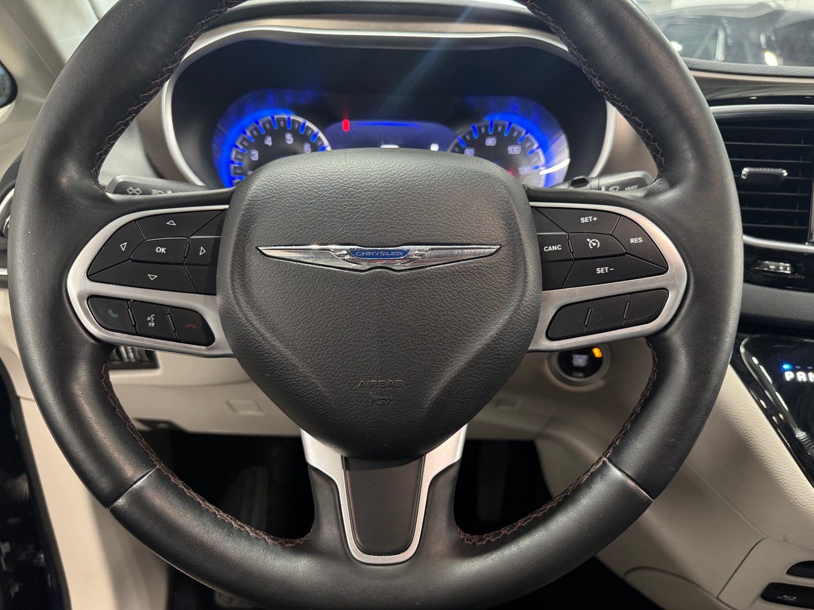 Thumbnail: 2018 Chrysler Pacifica - 4