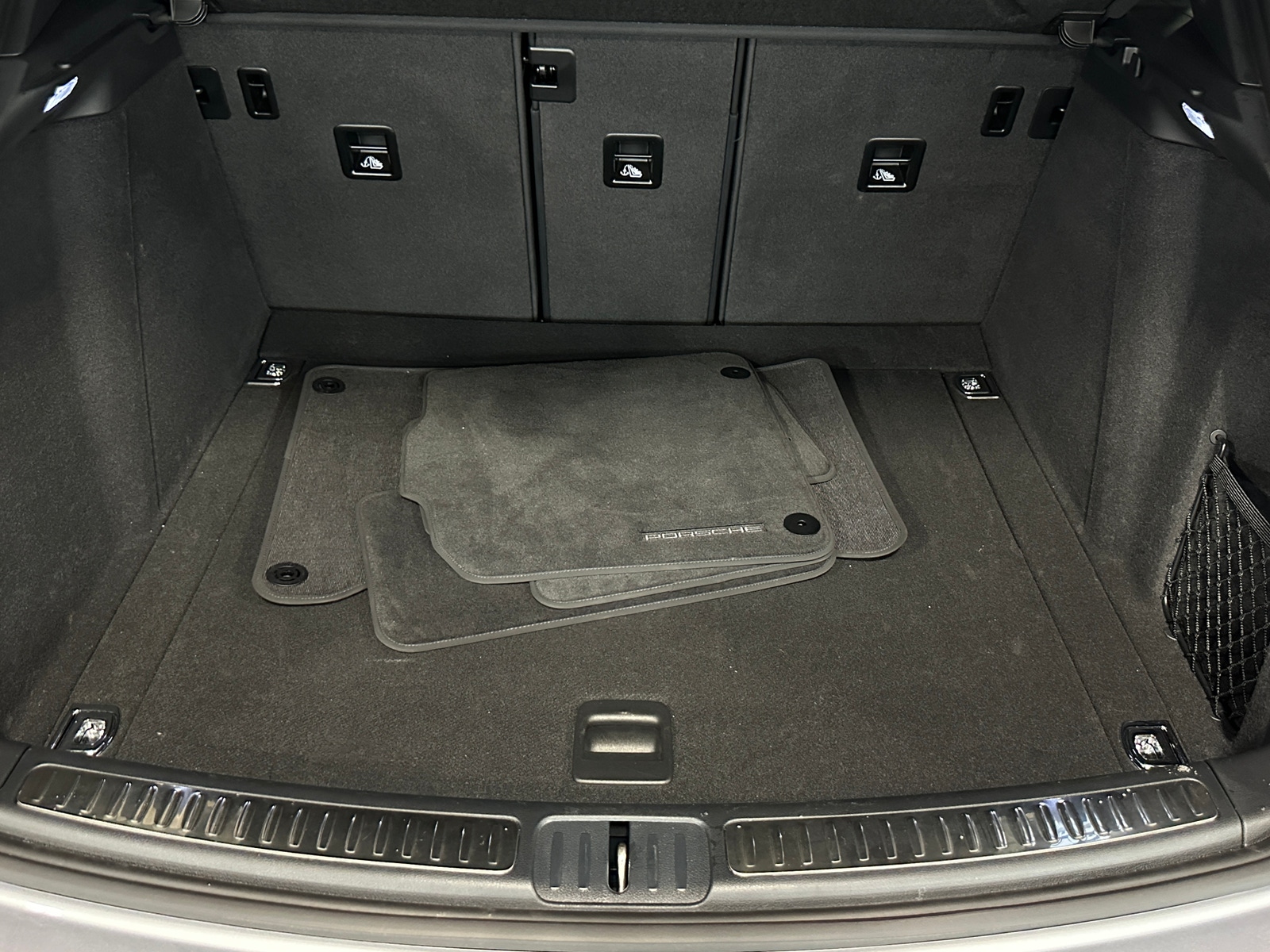 Thumbnail: 2024 Porsche Macan - 6