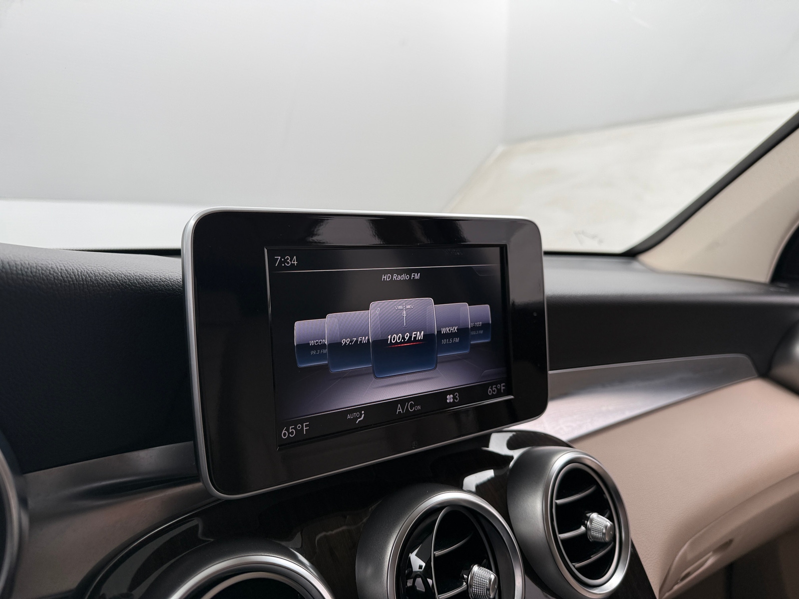 Thumbnail: 2019 Mercedes-Benz GLC - 3