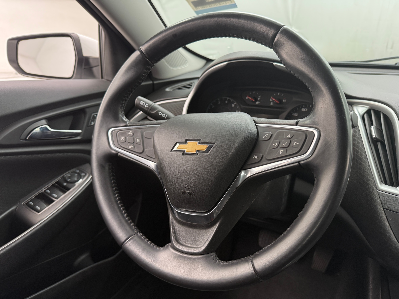 Thumbnail: 2020 Chevrolet Malibu - 5