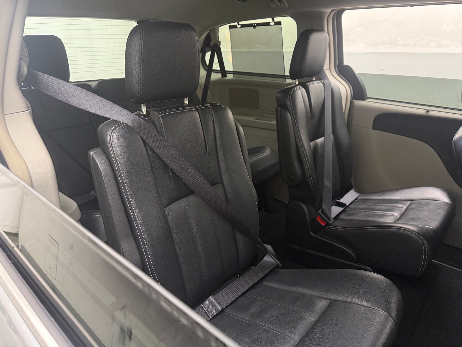 Thumbnail: 2015 Chrysler Town & Country - 5