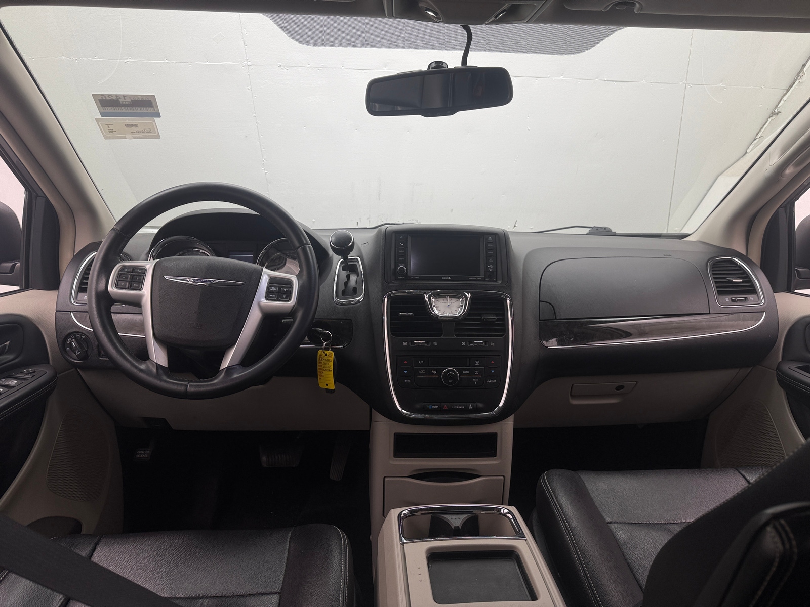 Thumbnail: 2015 Chrysler Town & Country - 2