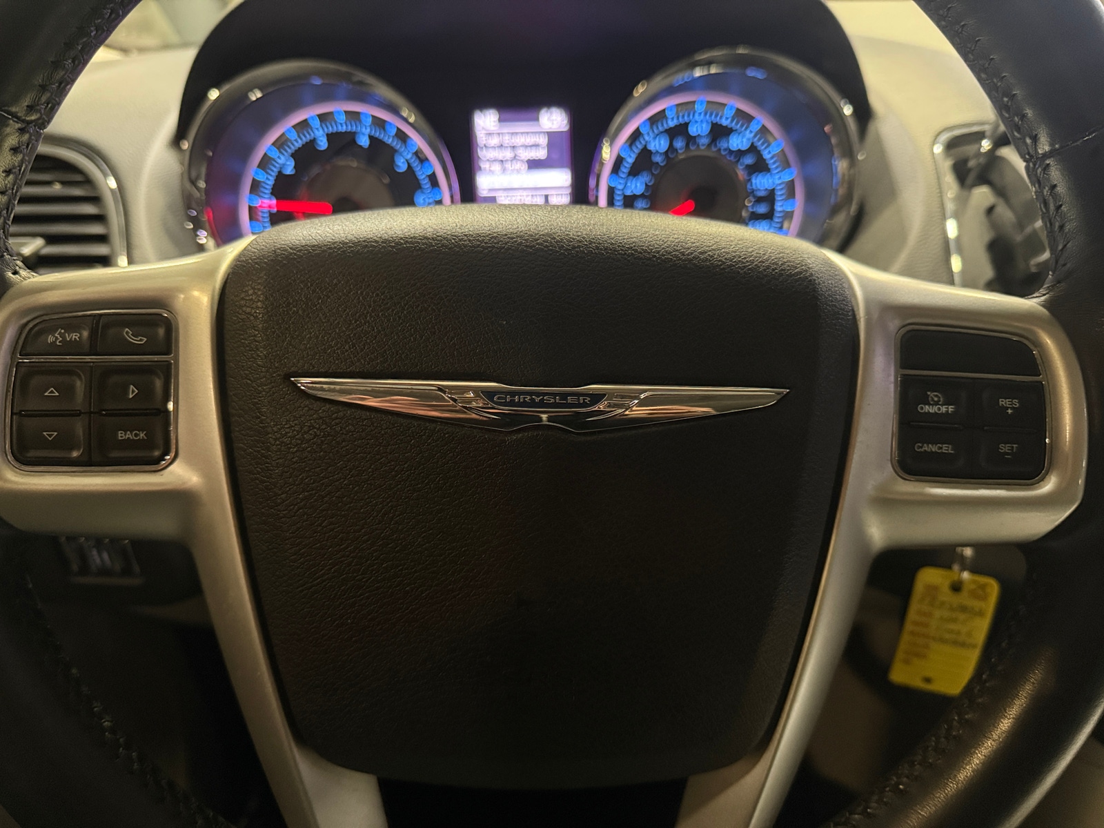 Thumbnail: 2015 Chrysler Town & Country - 4