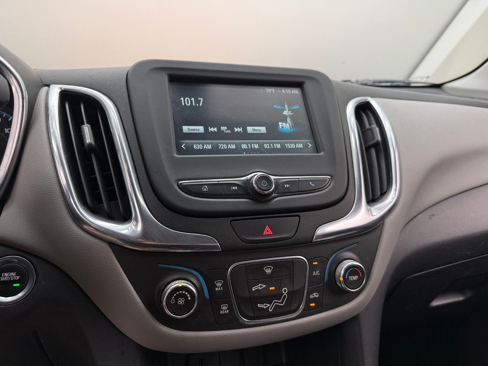 Thumbnail: 2018 Chevrolet Equinox - 4