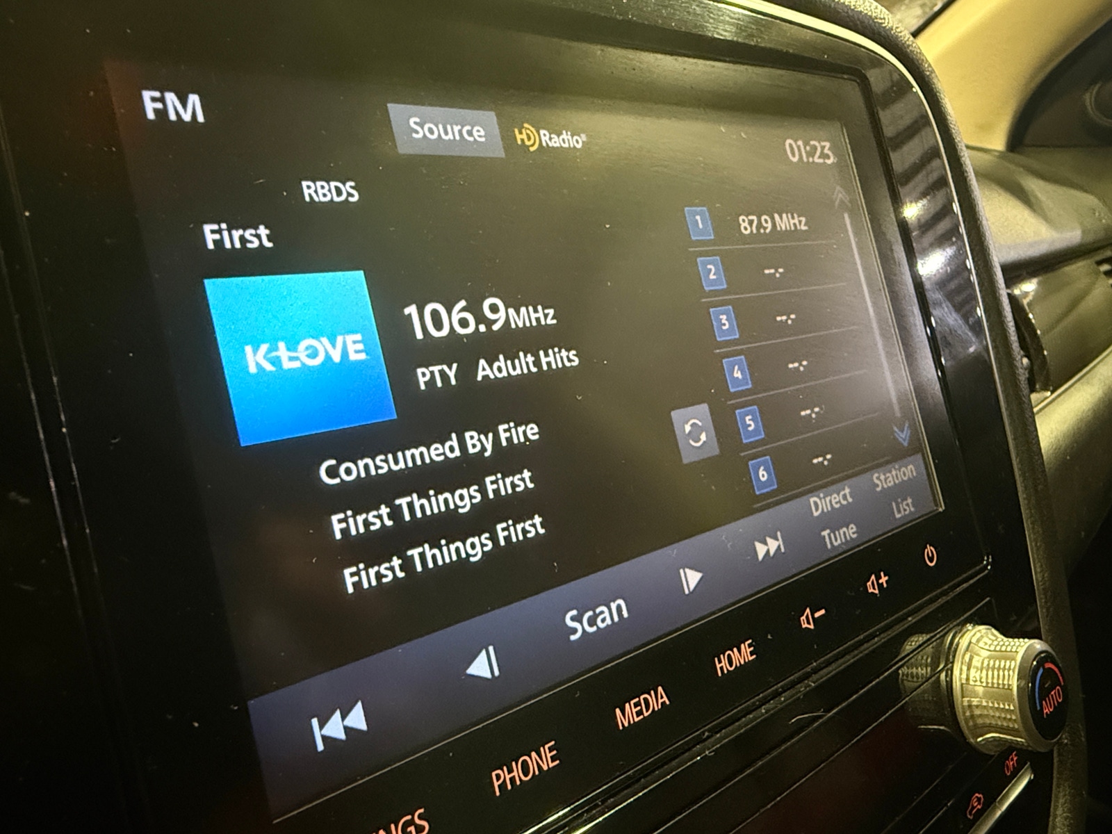 Thumbnail: 2020 Mitsubishi Outlander - 3