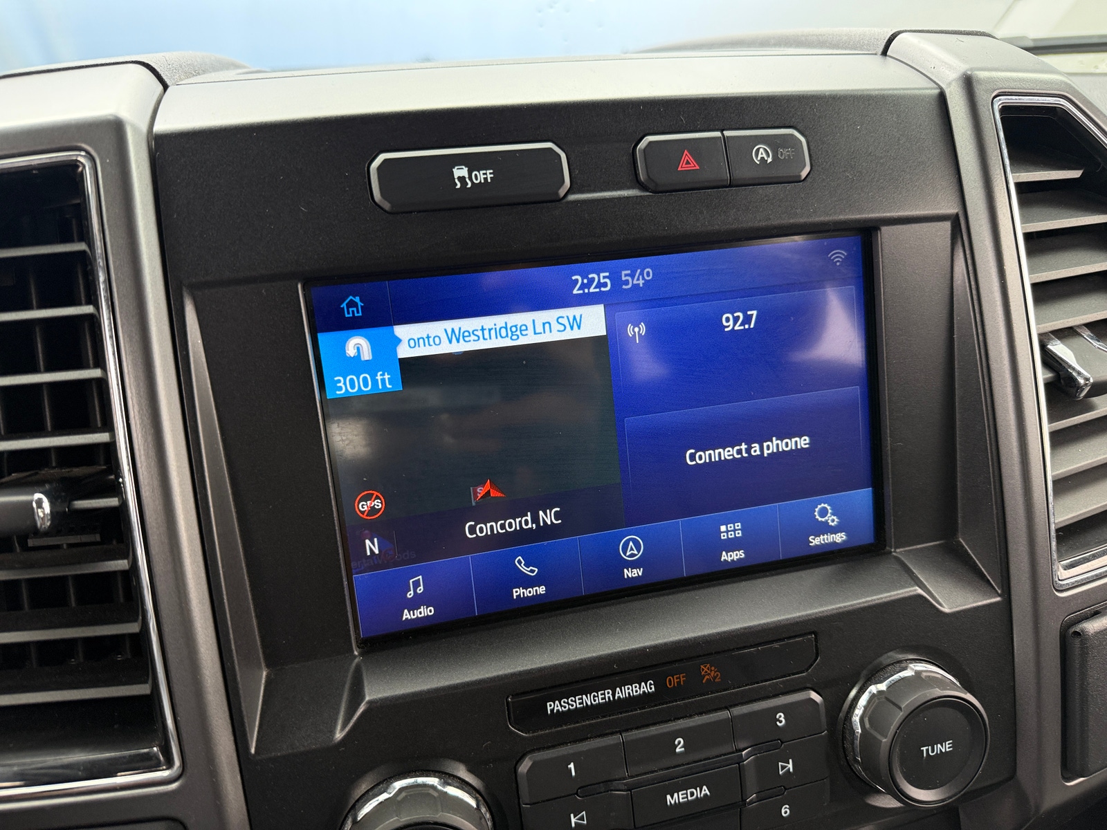 Thumbnail: 2020 Ford Econoline - 4