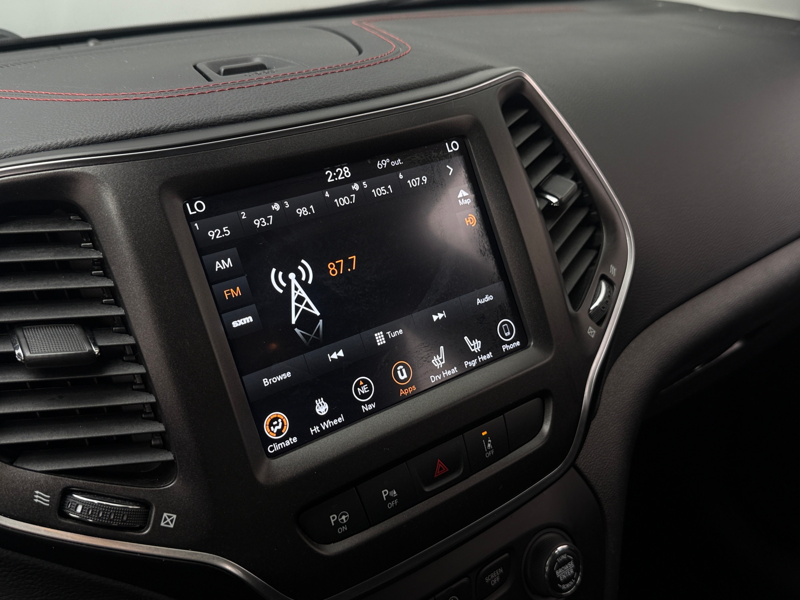 Thumbnail: 2019 Jeep Cherokee - 3