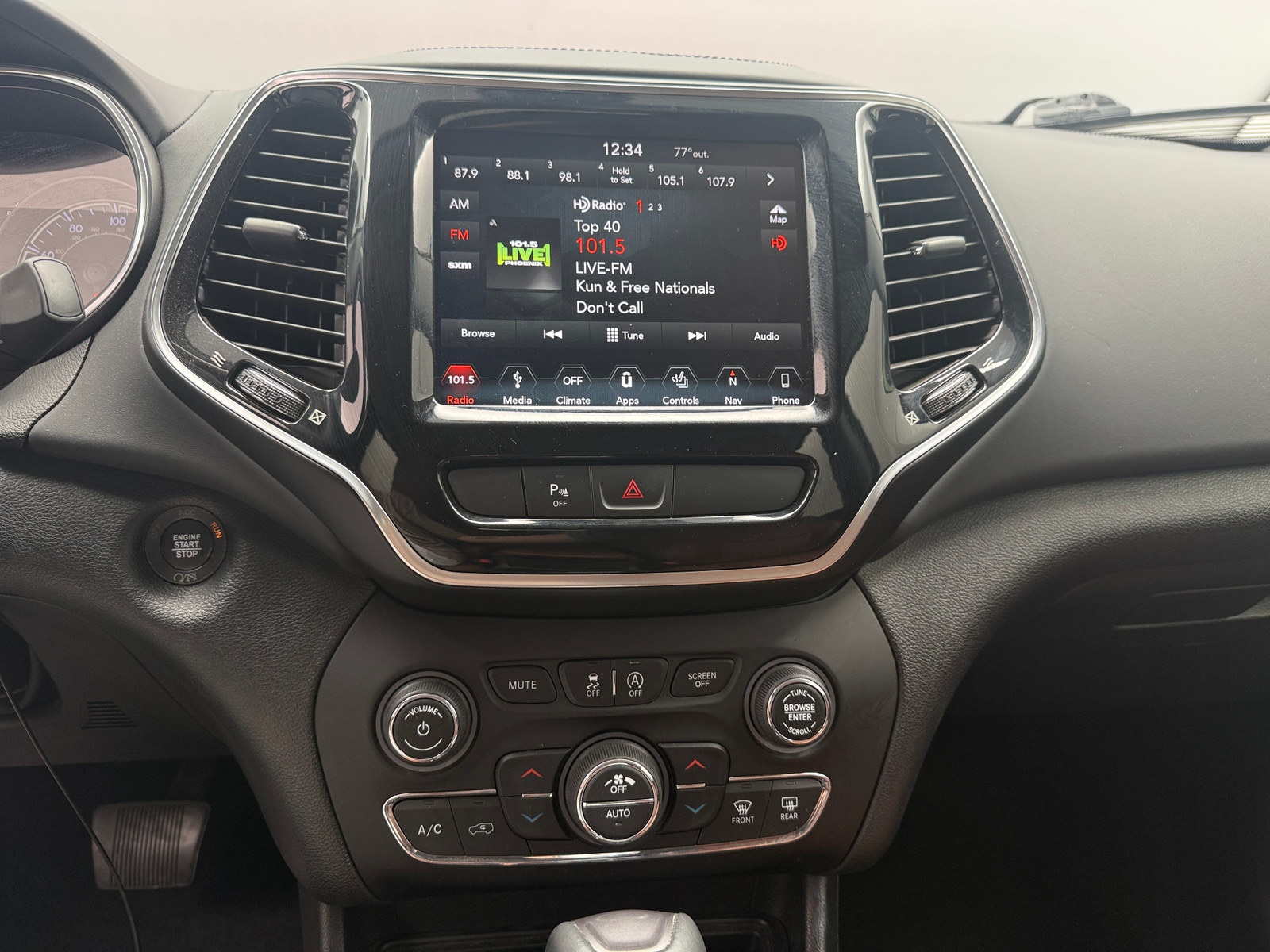 Thumbnail: 2019 Jeep Cherokee - 3