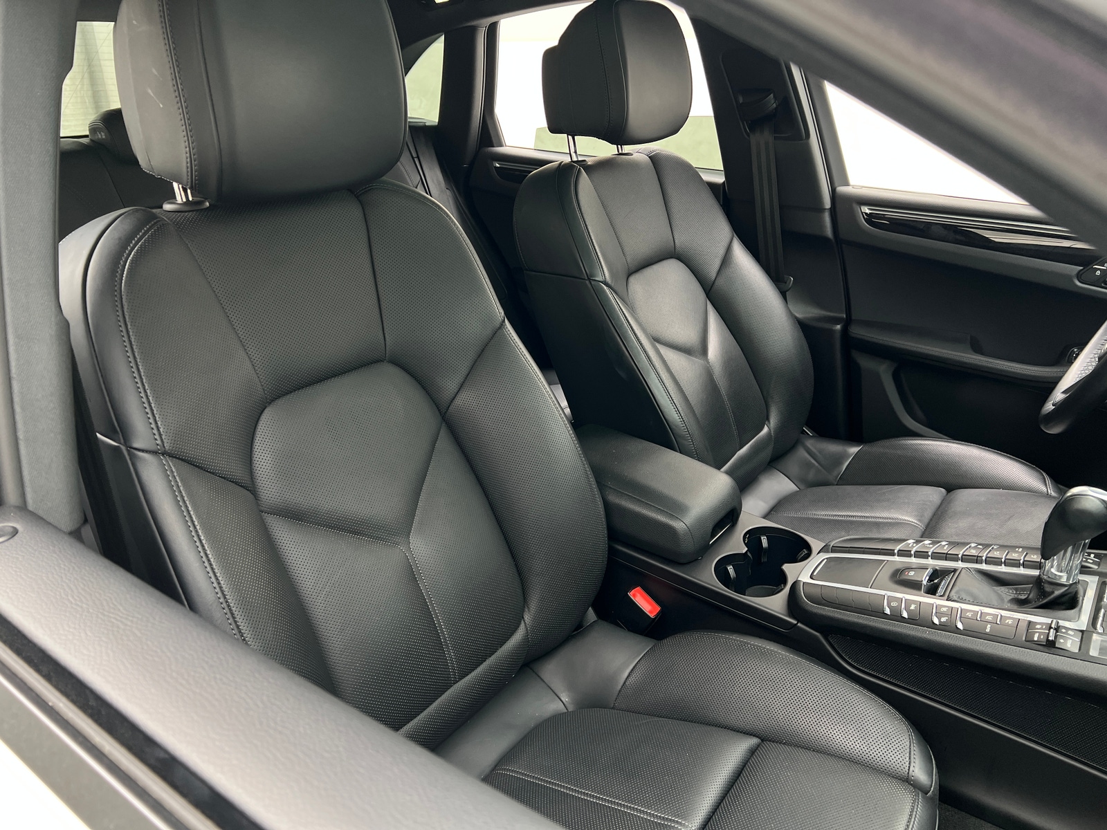 Thumbnail: 2021 Porsche Macan - 2