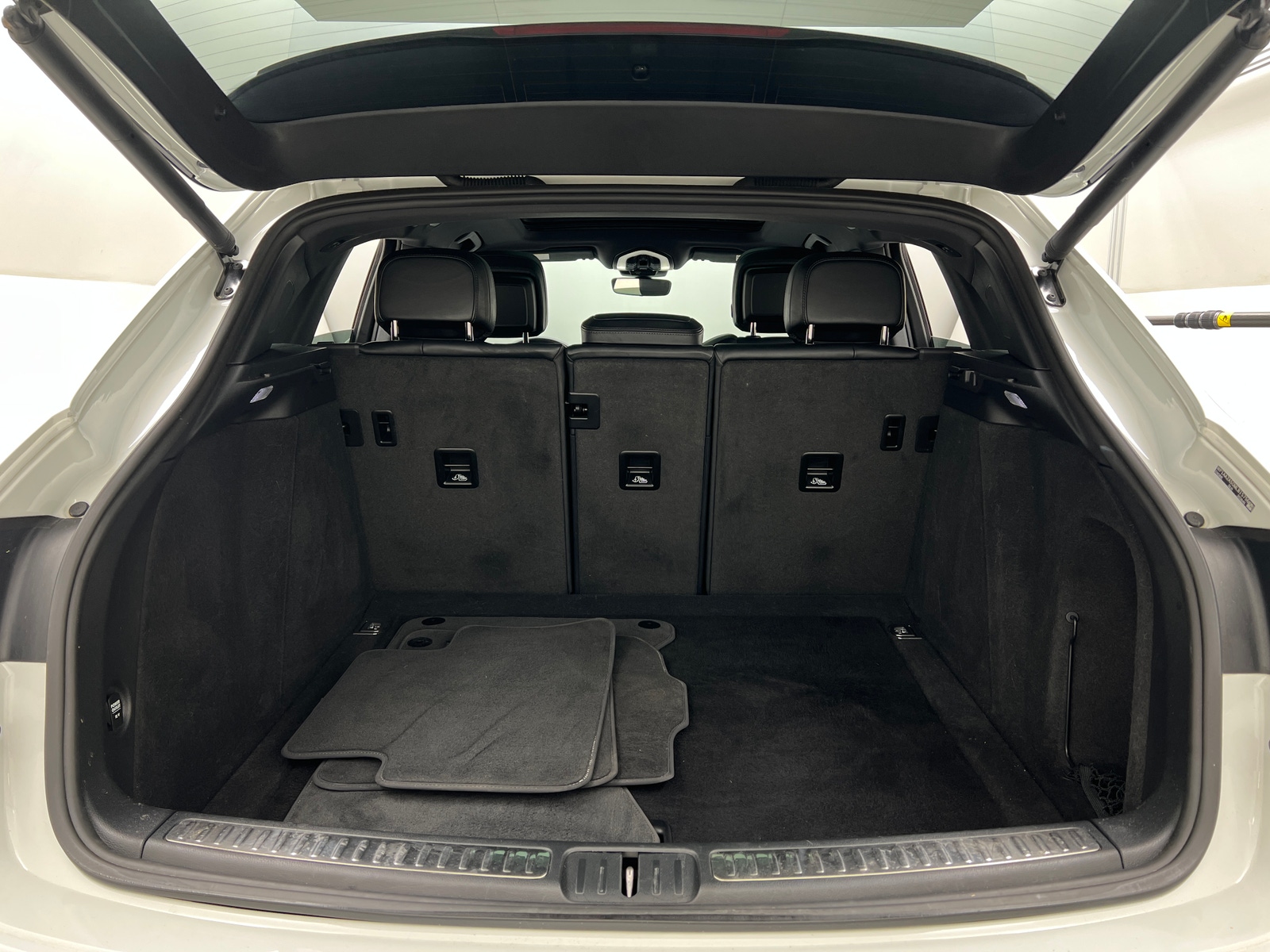 Thumbnail: 2021 Porsche Macan - 7