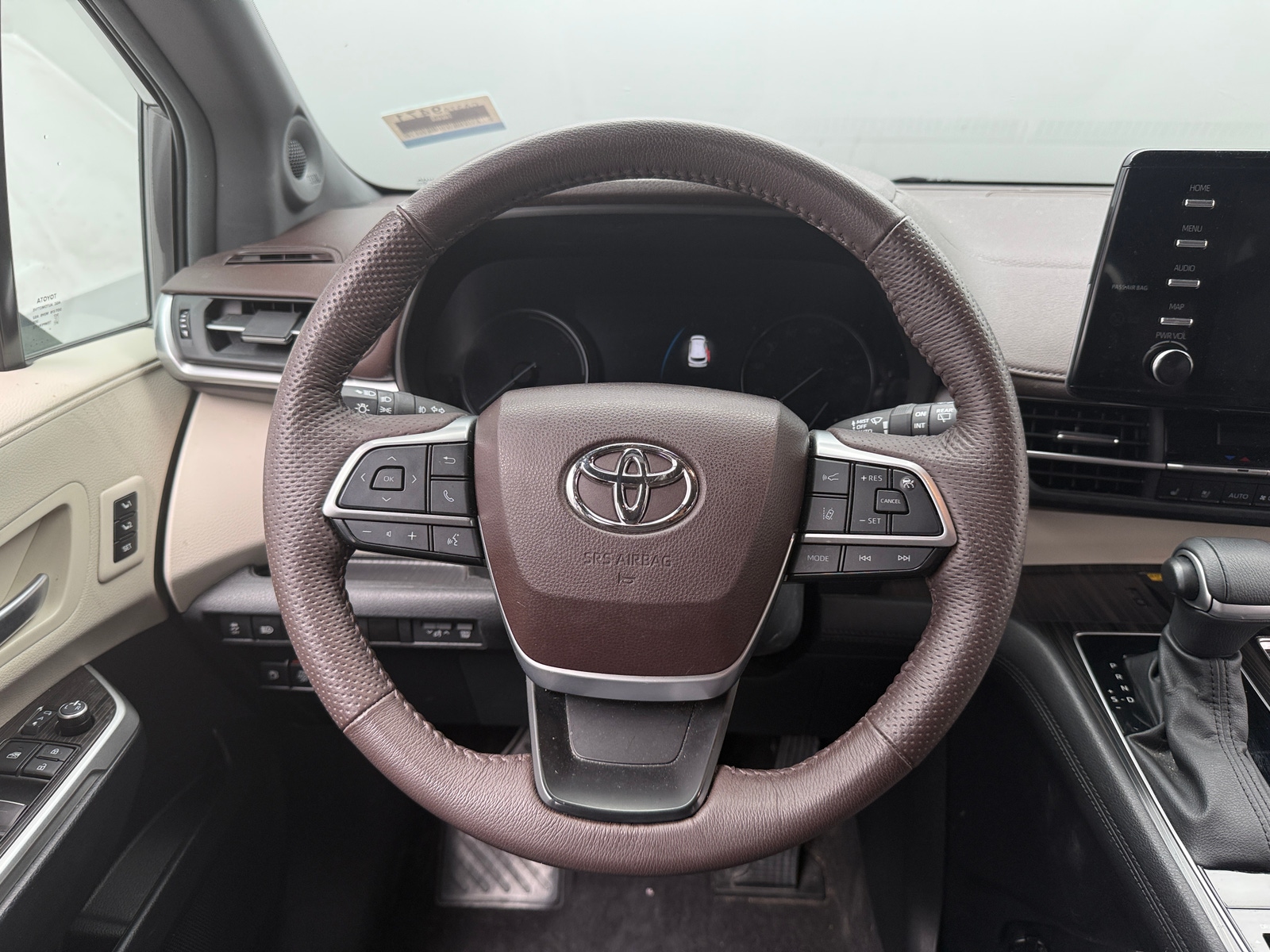 Thumbnail: 2023 Toyota Sienna - 4