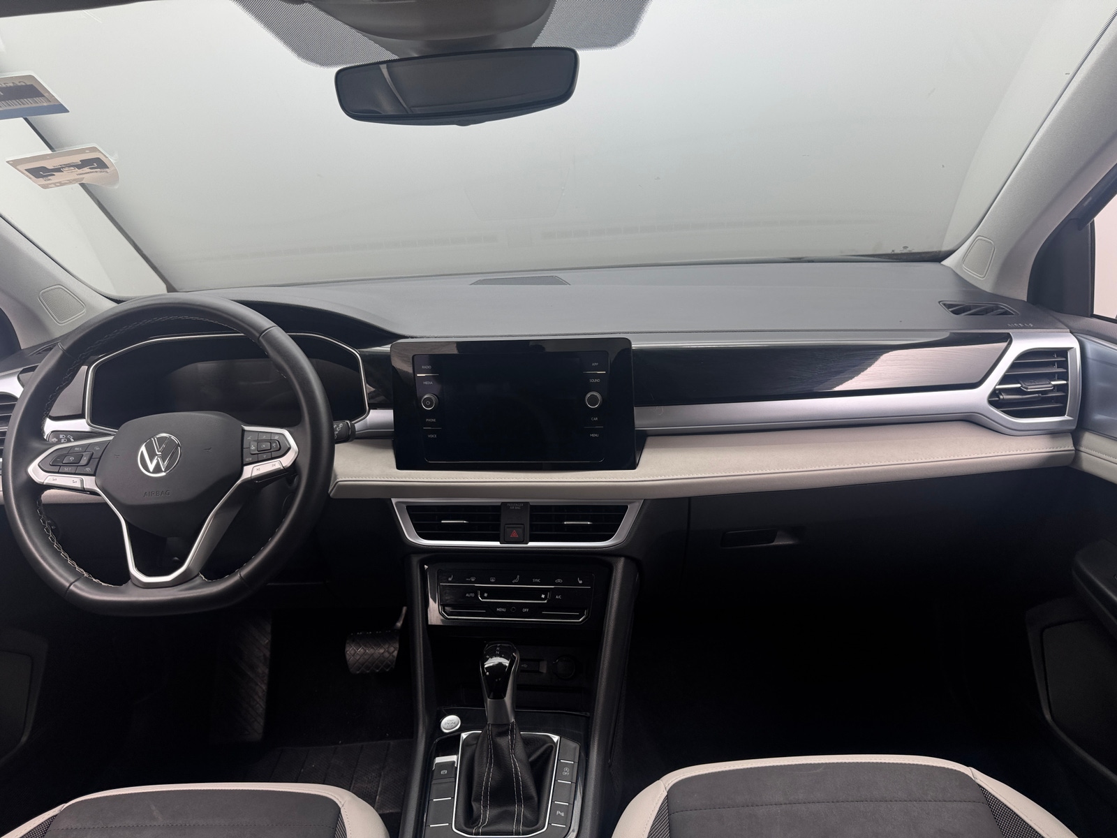 Thumbnail: 2025 Volkswagen Taos - 2