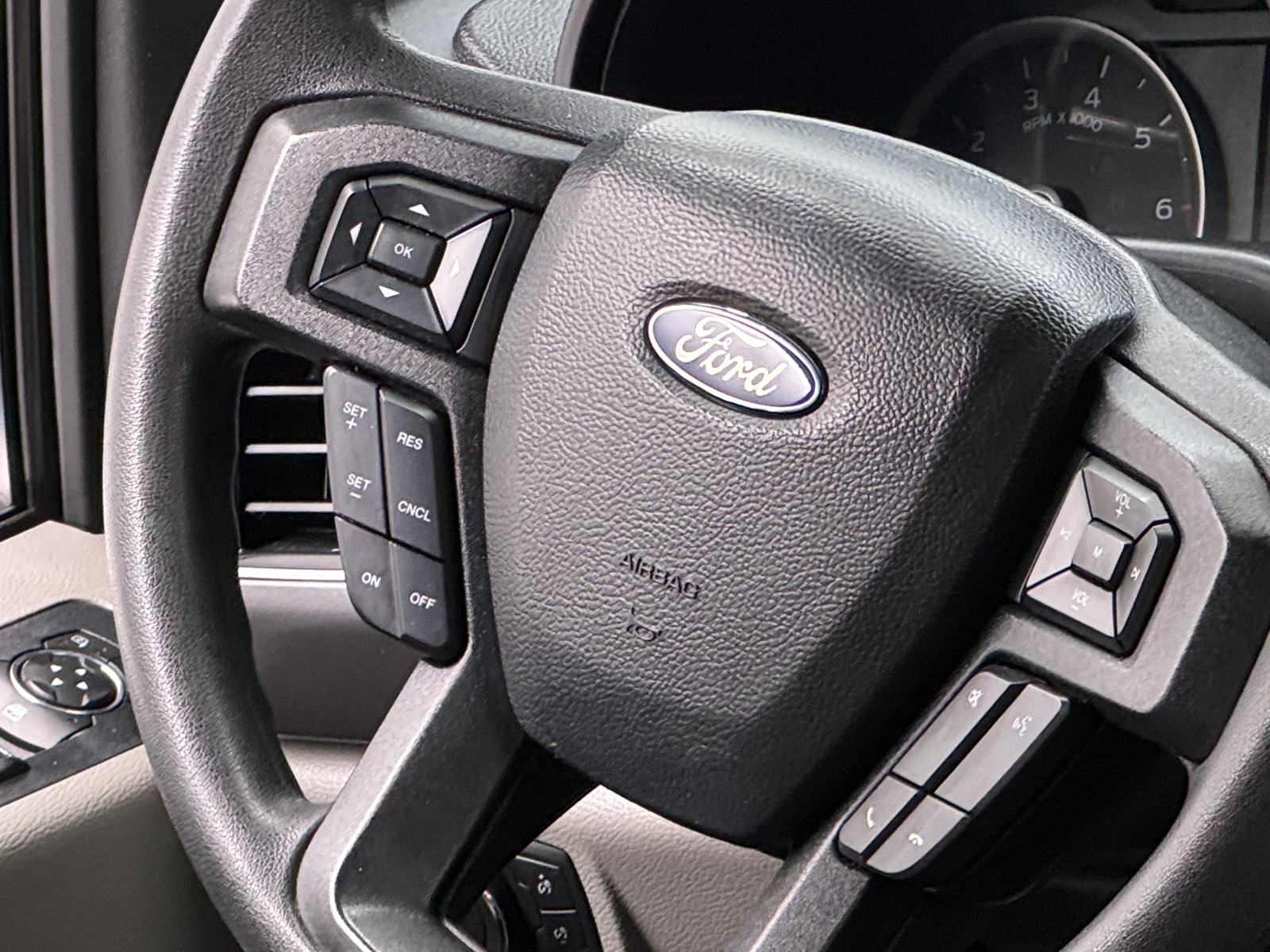 Thumbnail: 2019 Ford Econoline - 5