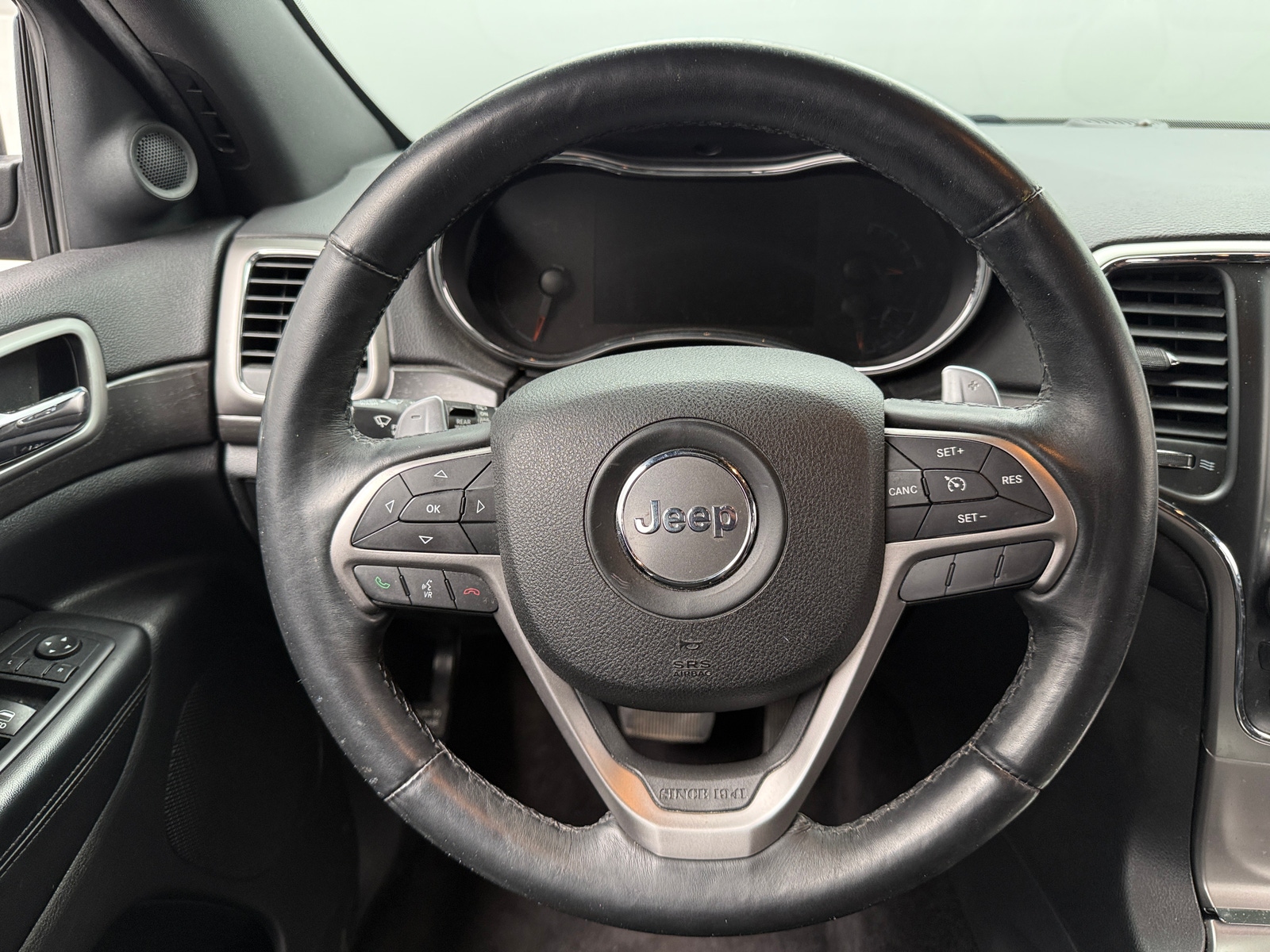 Thumbnail: 2017 Jeep Grand Cherokee - 5