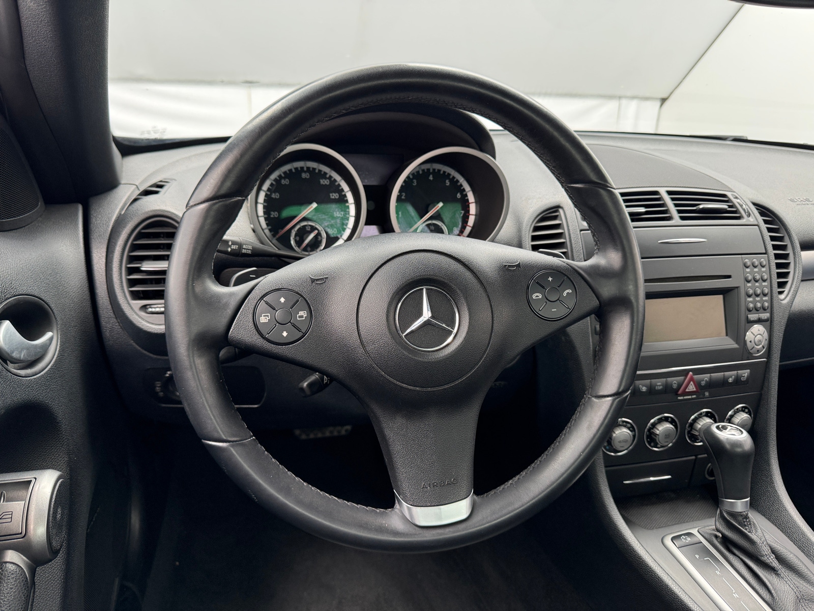 Thumbnail: 2010 Mercedes-Benz SLK - 4