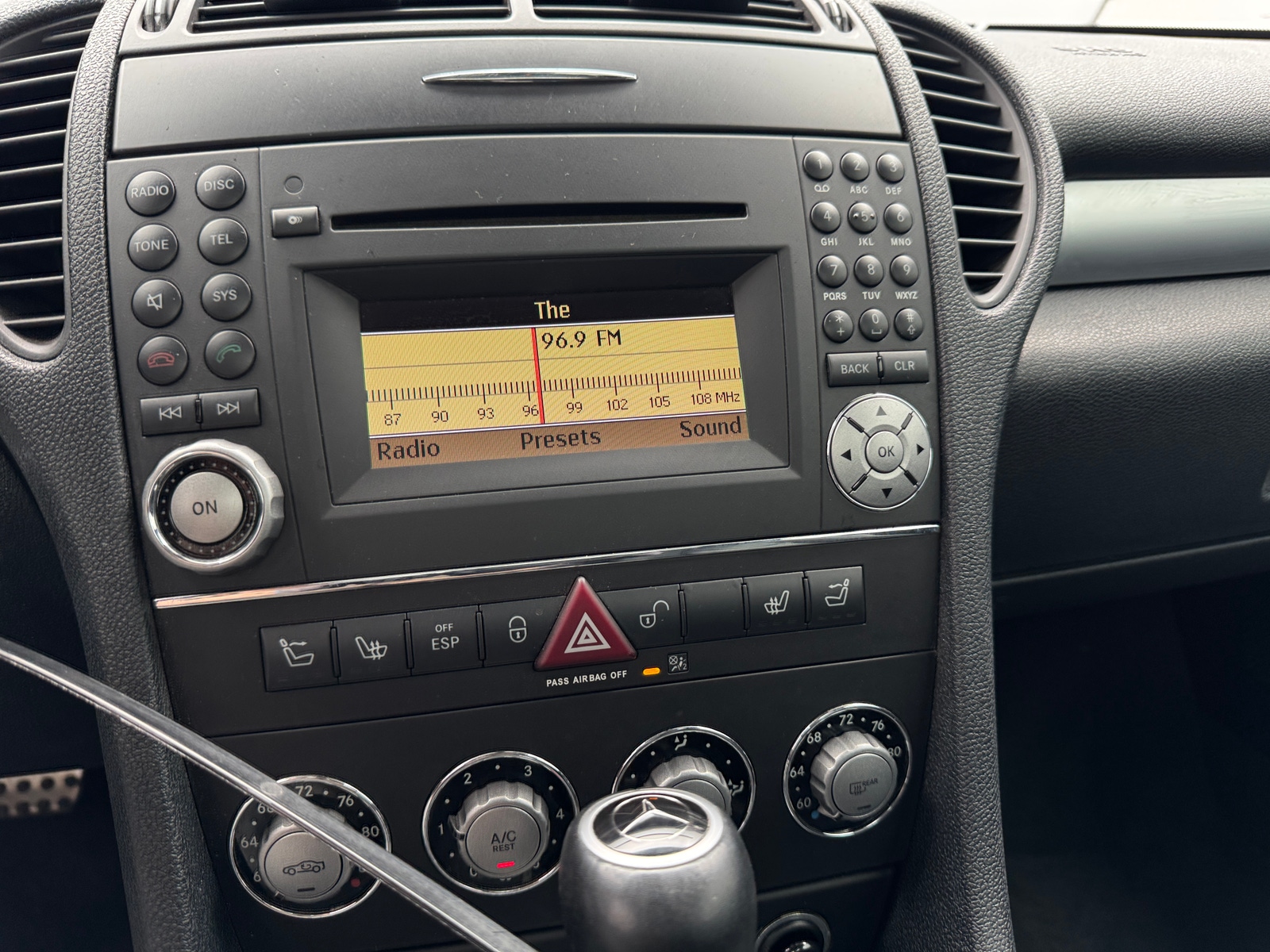 Thumbnail: 2010 Mercedes-Benz SLK - 3