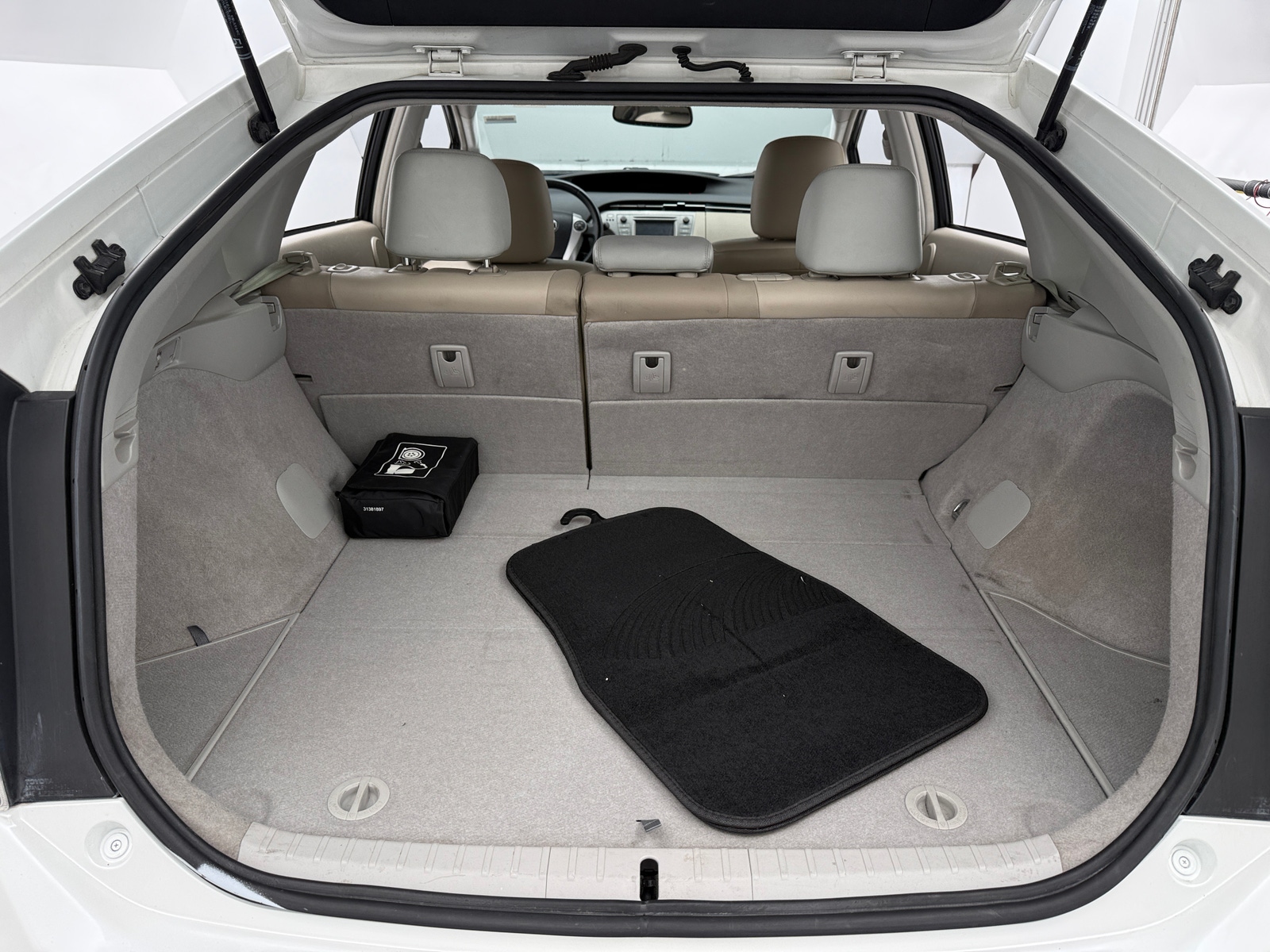 Thumbnail: 2014 Toyota Prius - 6