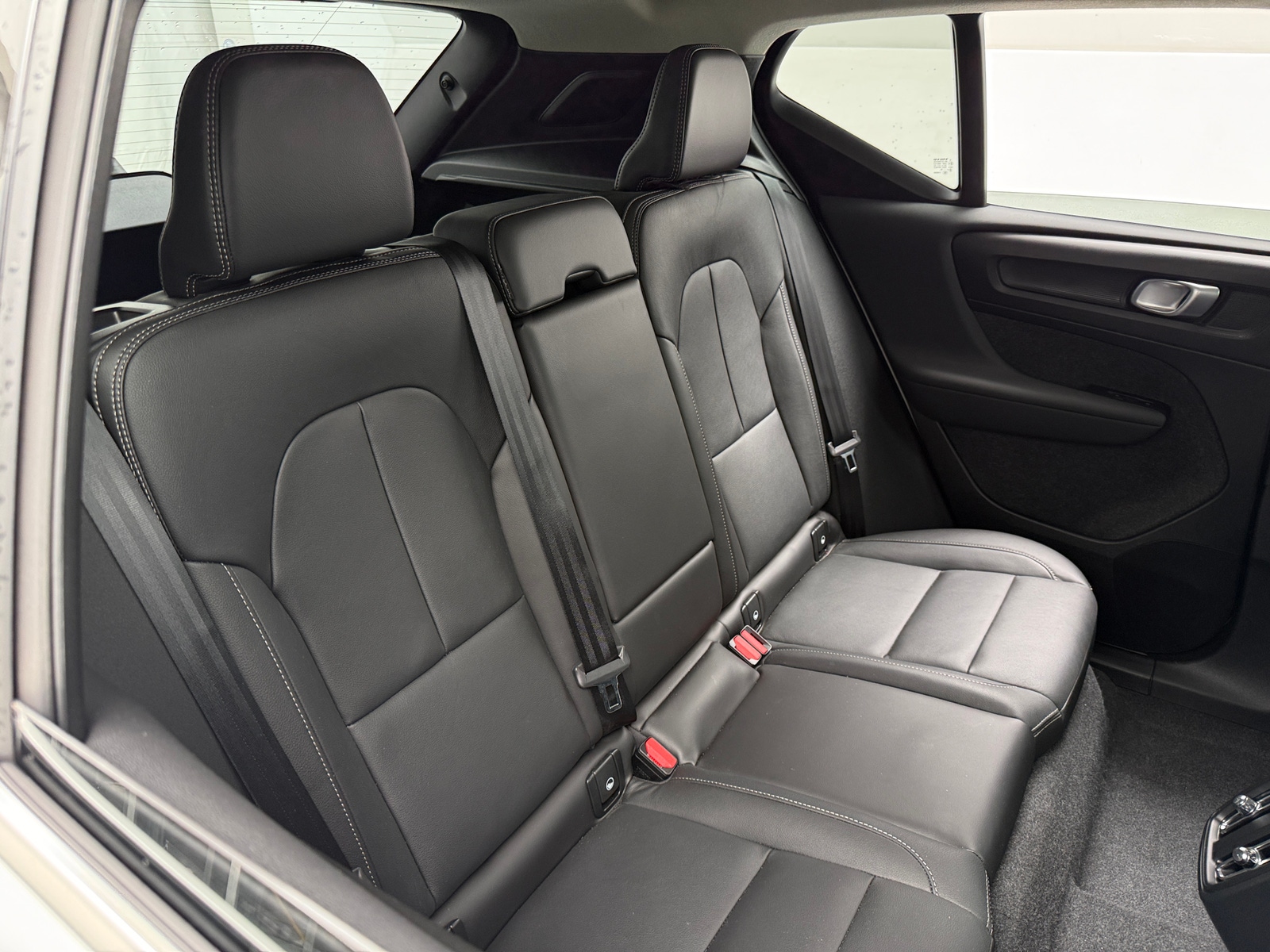 Thumbnail: 2025 Volvo XC40 - 5