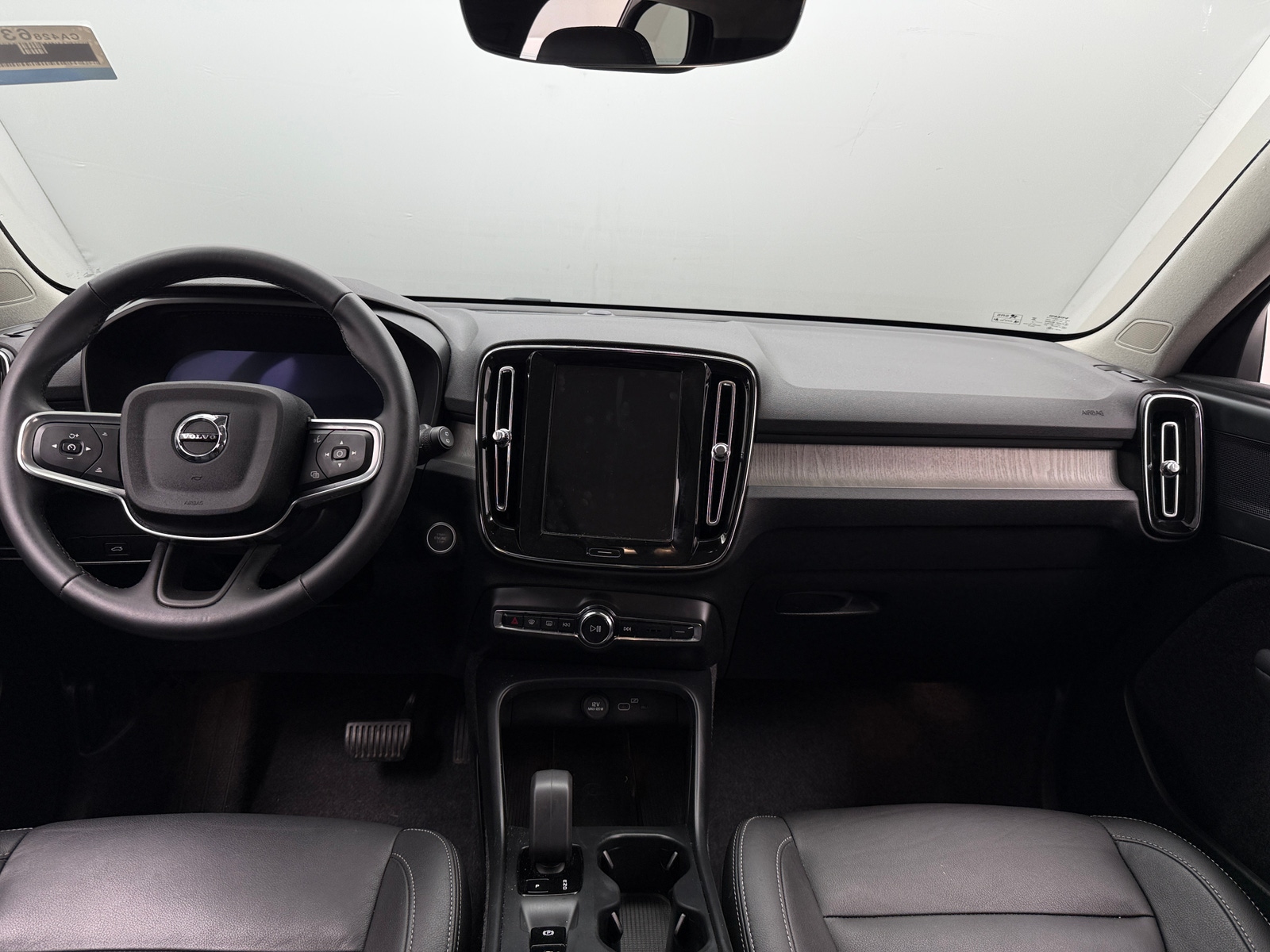 Thumbnail: 2025 Volvo XC40 - 2