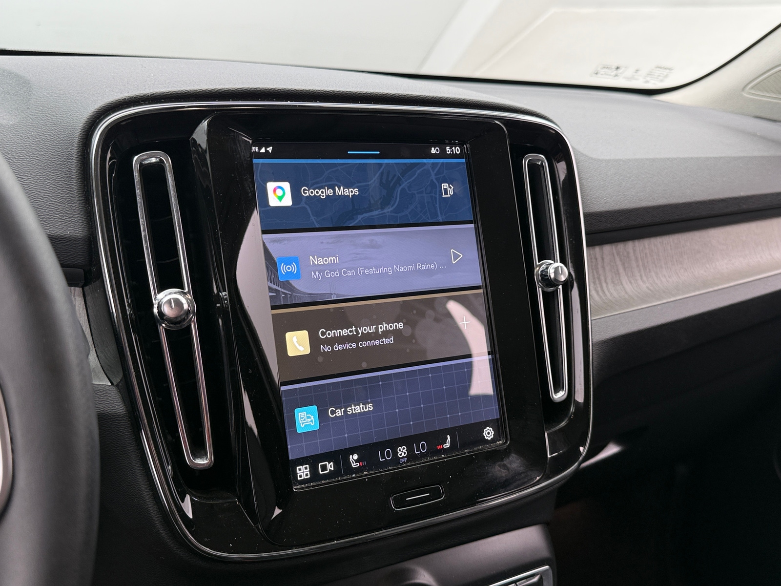 Thumbnail: 2025 Volvo XC40 - 3